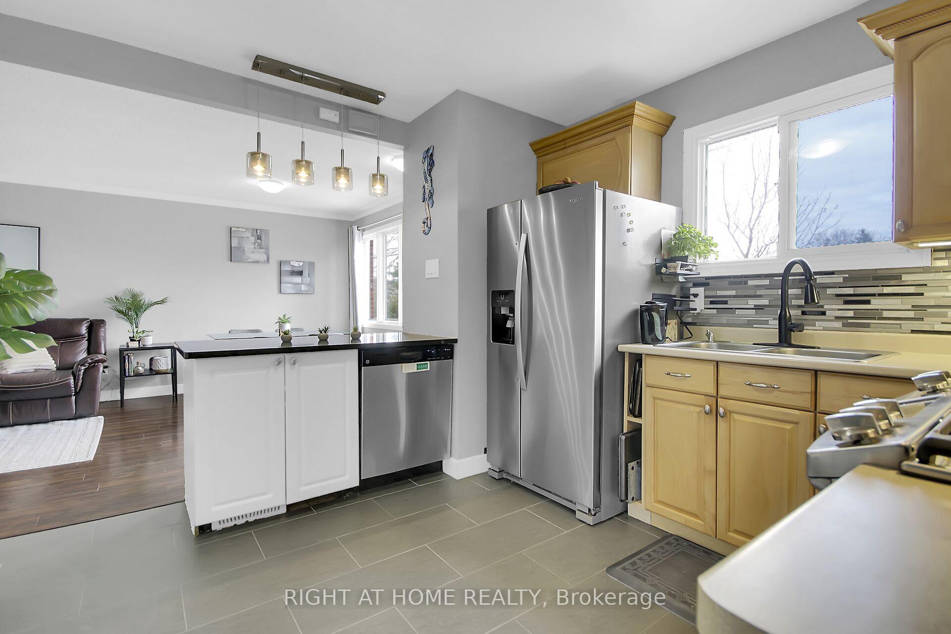 Photo 13 of 168 Glamorgan Drive, Ottawa, Kanata - Glencairn/Hazeldean — HOMEH
