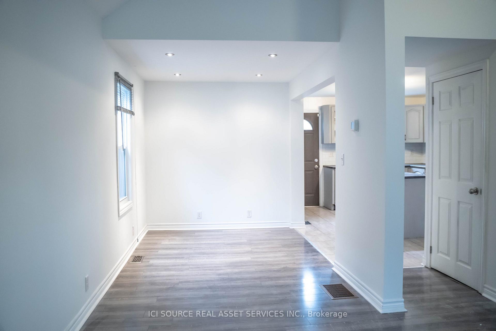 Photo 5 of 334 Fairfield Avenue, Hamilton, Homeside — HOMEH