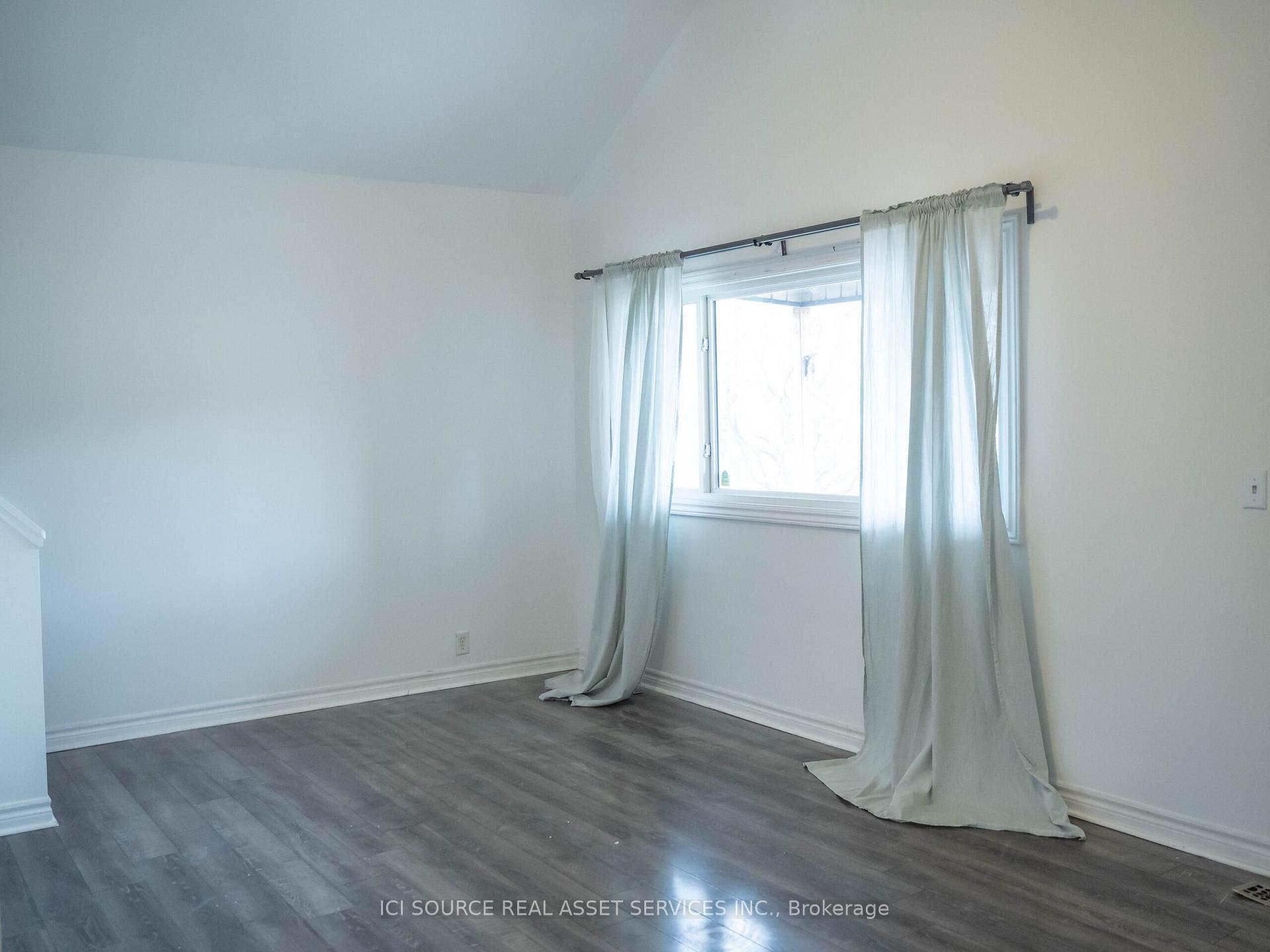Photo 6 of 334 Fairfield Avenue, Hamilton, Homeside — HOMEH