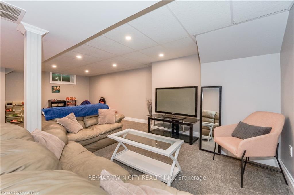 Photo 16 of 8774 Wellington Rd 5, Minto — HOMEH