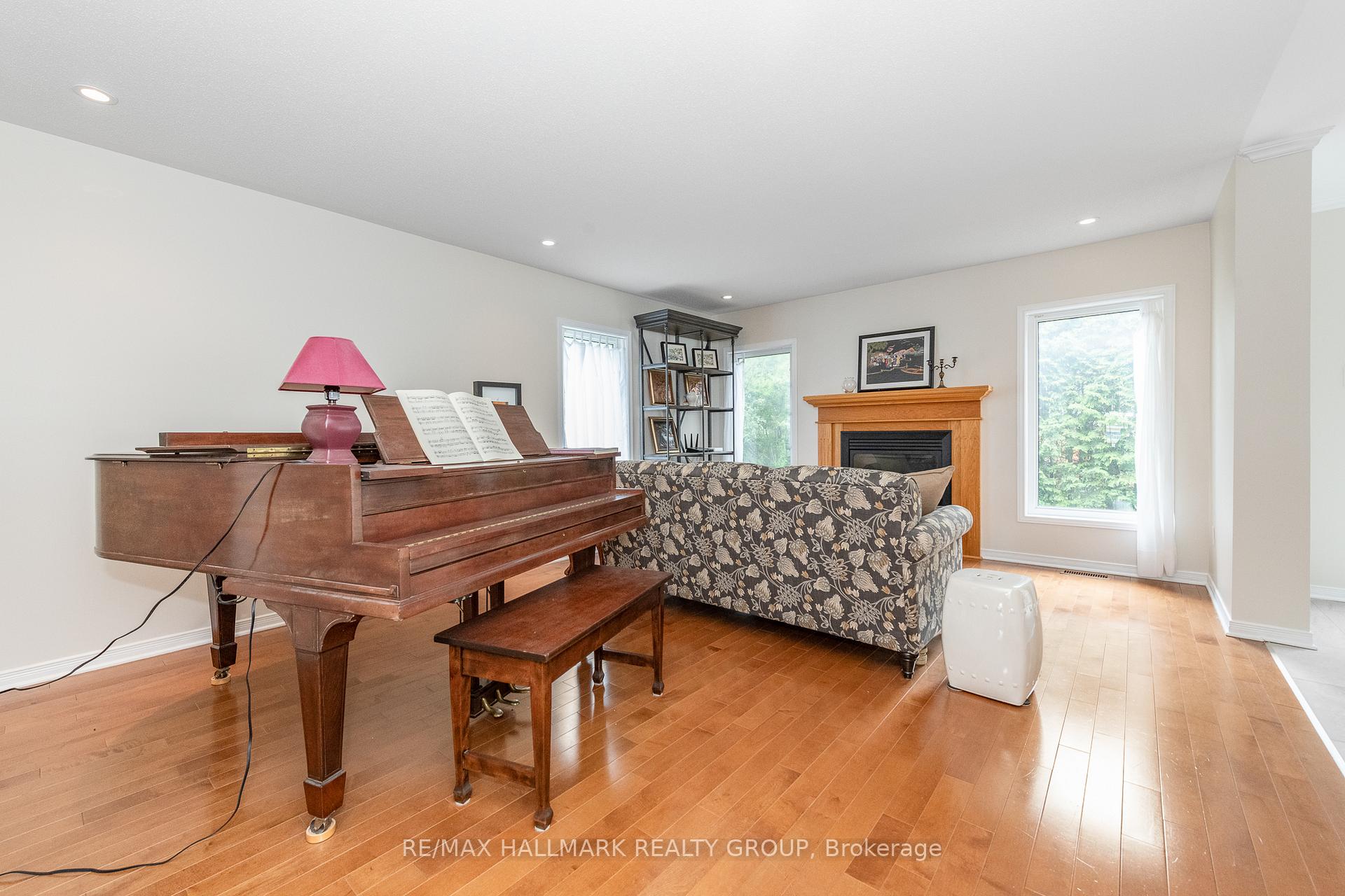 Photo 10 of 356 Breckenridge Crescent, Ottawa, Kanata - Morgan's Grant/South March — HOMEH