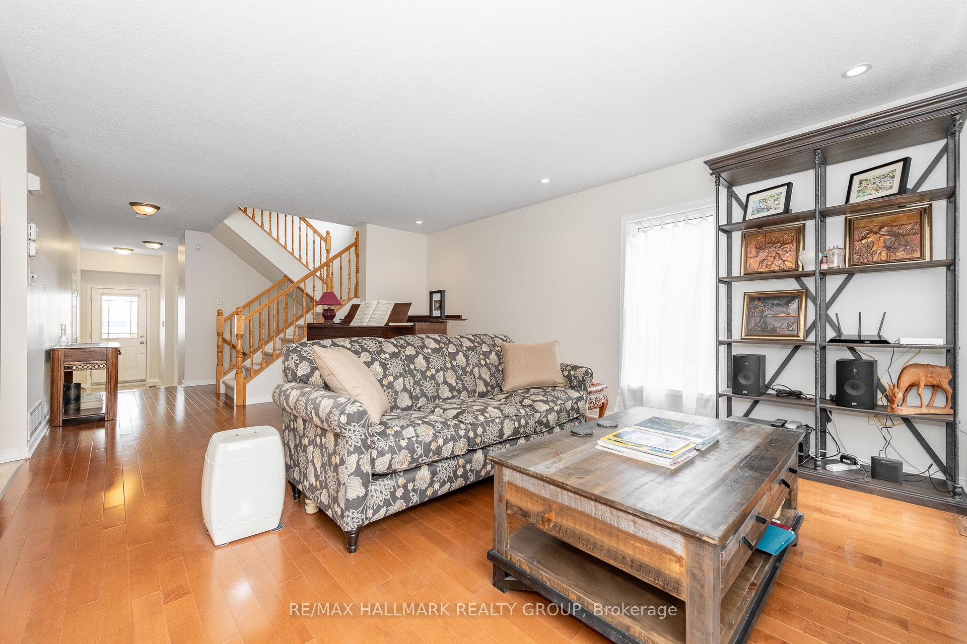 Photo 13 of 356 Breckenridge Crescent, Ottawa, Kanata - Morgan's Grant/South March — HOMEH