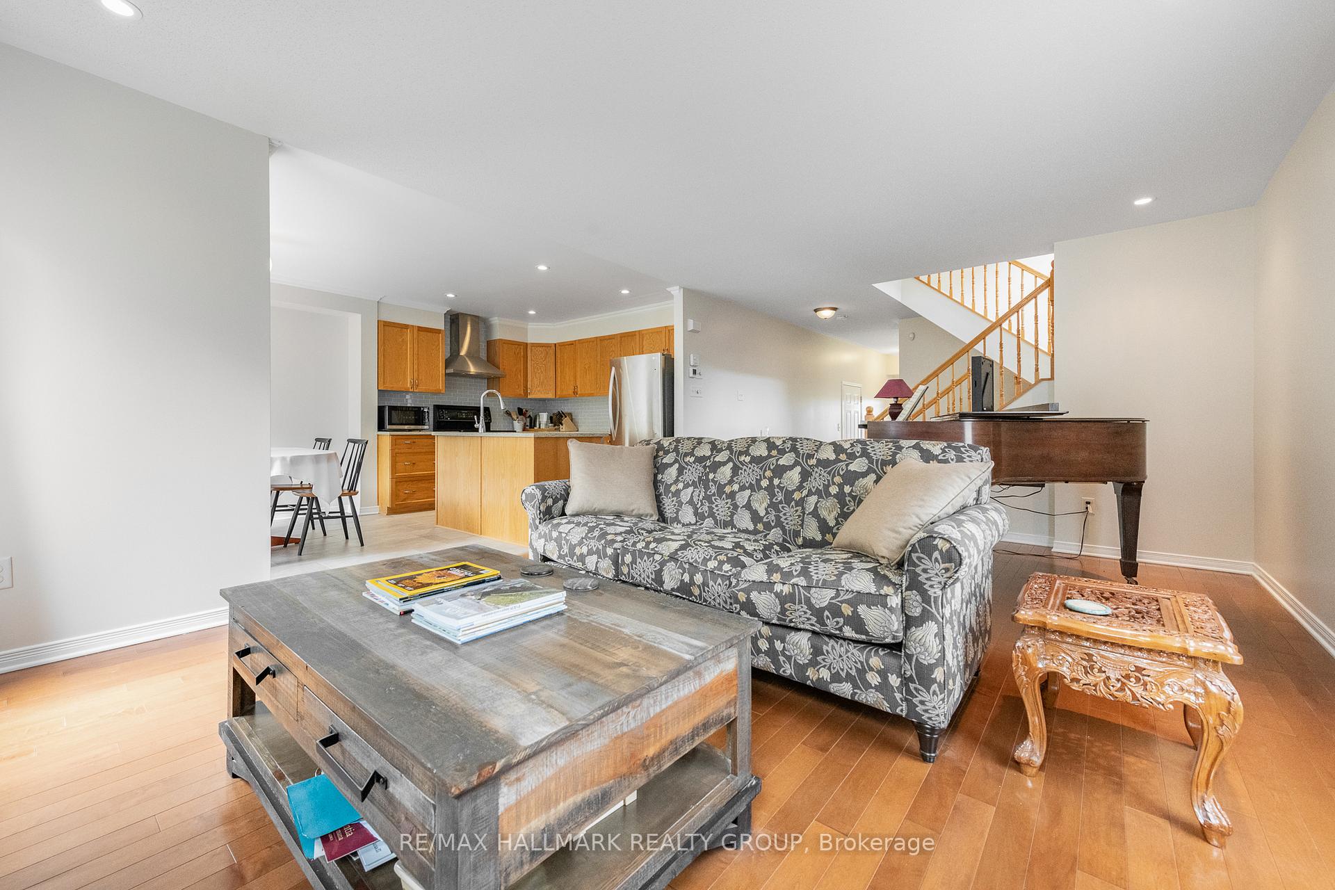 Photo 14 of 356 Breckenridge Crescent, Ottawa, Kanata - Morgan's Grant/South March — HOMEH