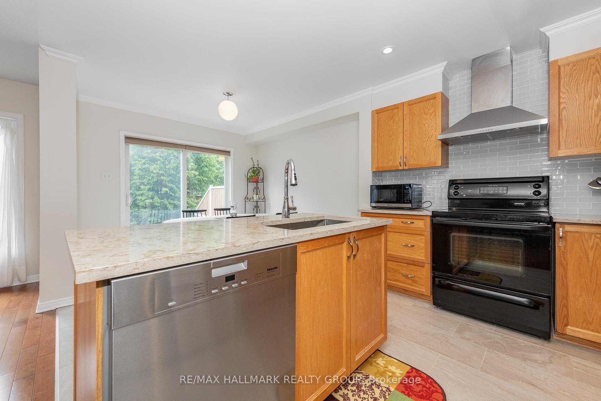 Photo 17 of 356 Breckenridge Crescent, Ottawa, Kanata - Morgan's Grant/South March — HOMEH