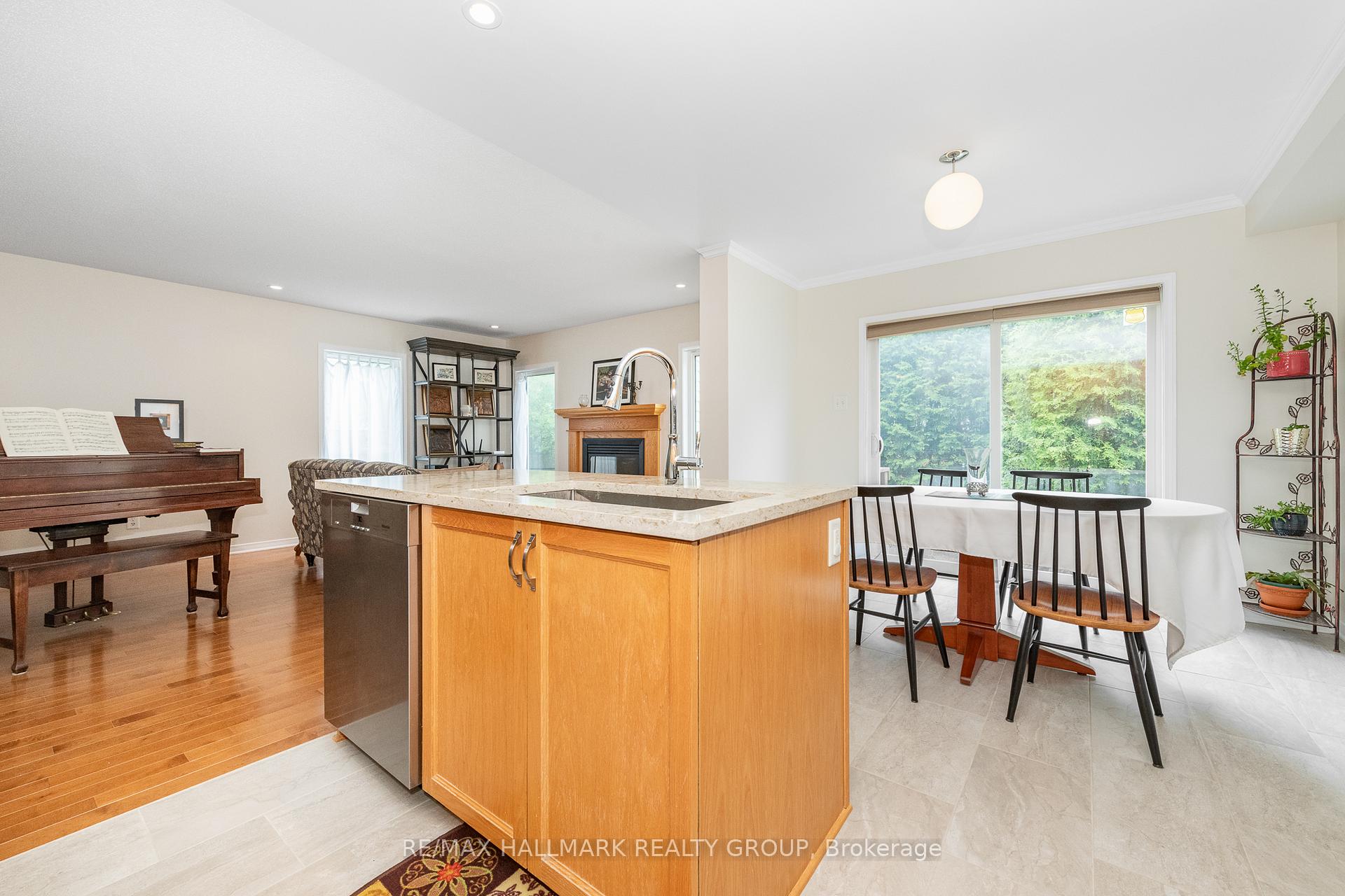 Photo 18 of 356 Breckenridge Crescent, Ottawa, Kanata - Morgan's Grant/South March — HOMEH