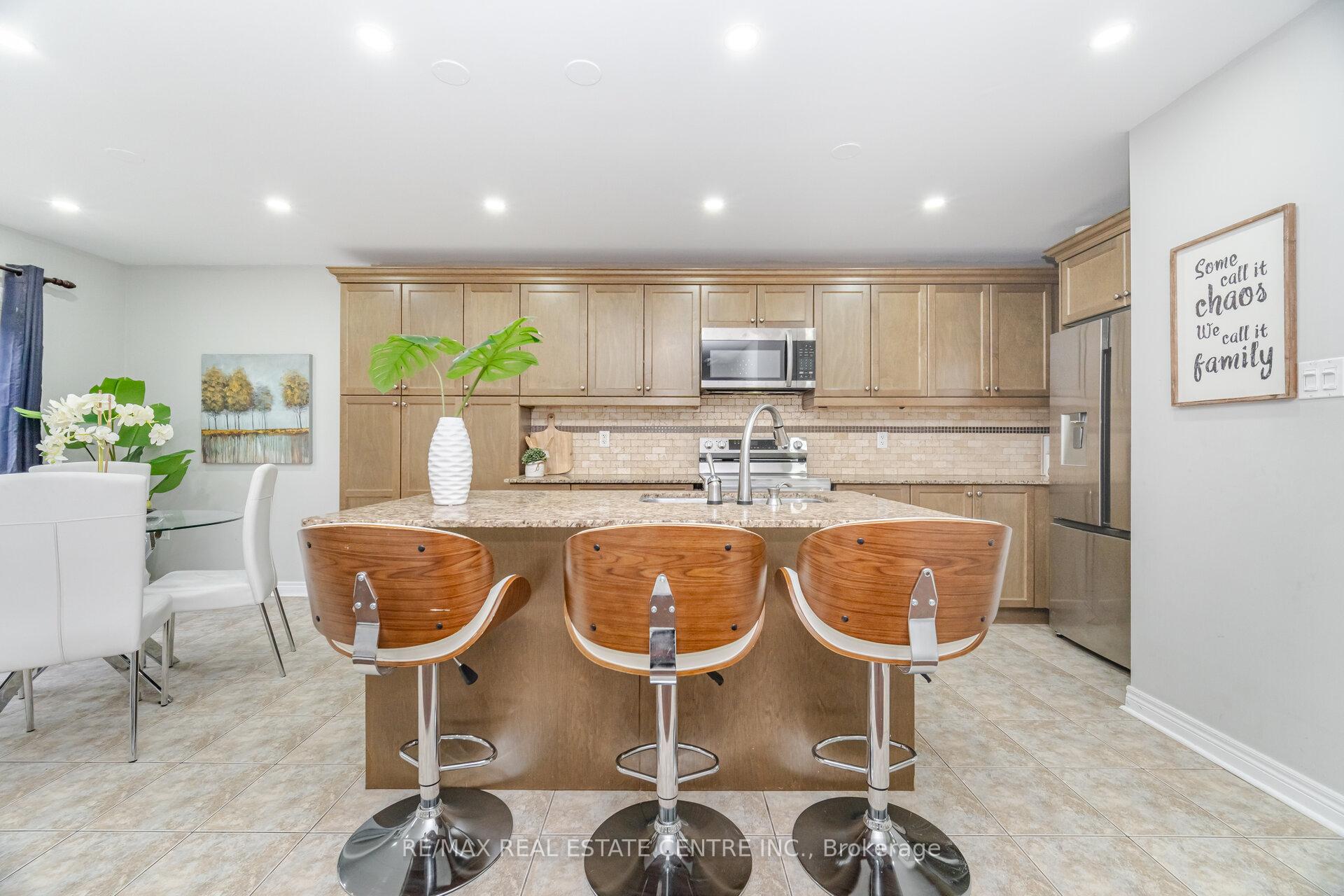 Photo 12 of Unit Upper, 236 giddings Crescent, Milton, Scott — HOMEH