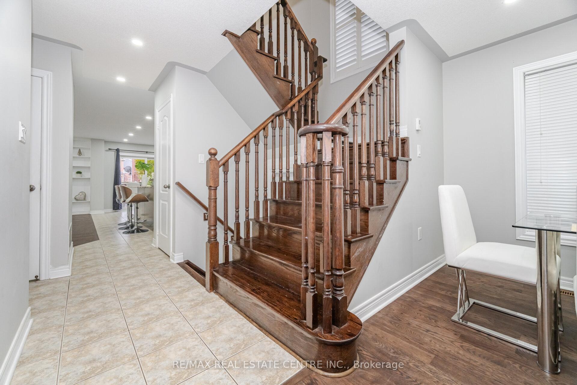 Photo 23 of Unit Upper, 236 giddings Crescent, Milton, Scott — HOMEH