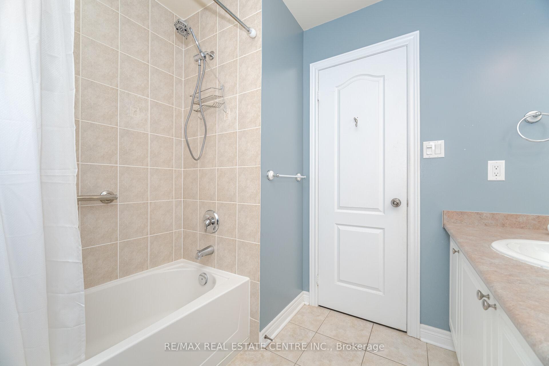 Photo 42 of Unit Upper, 236 giddings Crescent, Milton, Scott — HOMEH