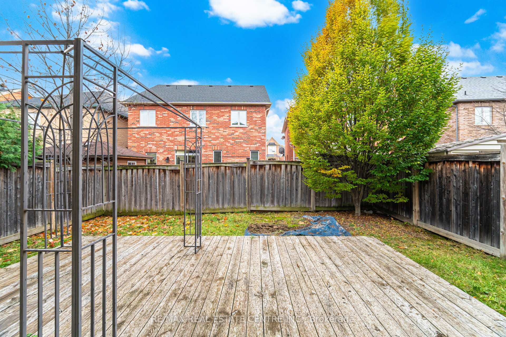 Photo 44 of Unit Upper, 236 giddings Crescent, Milton, Scott — HOMEH