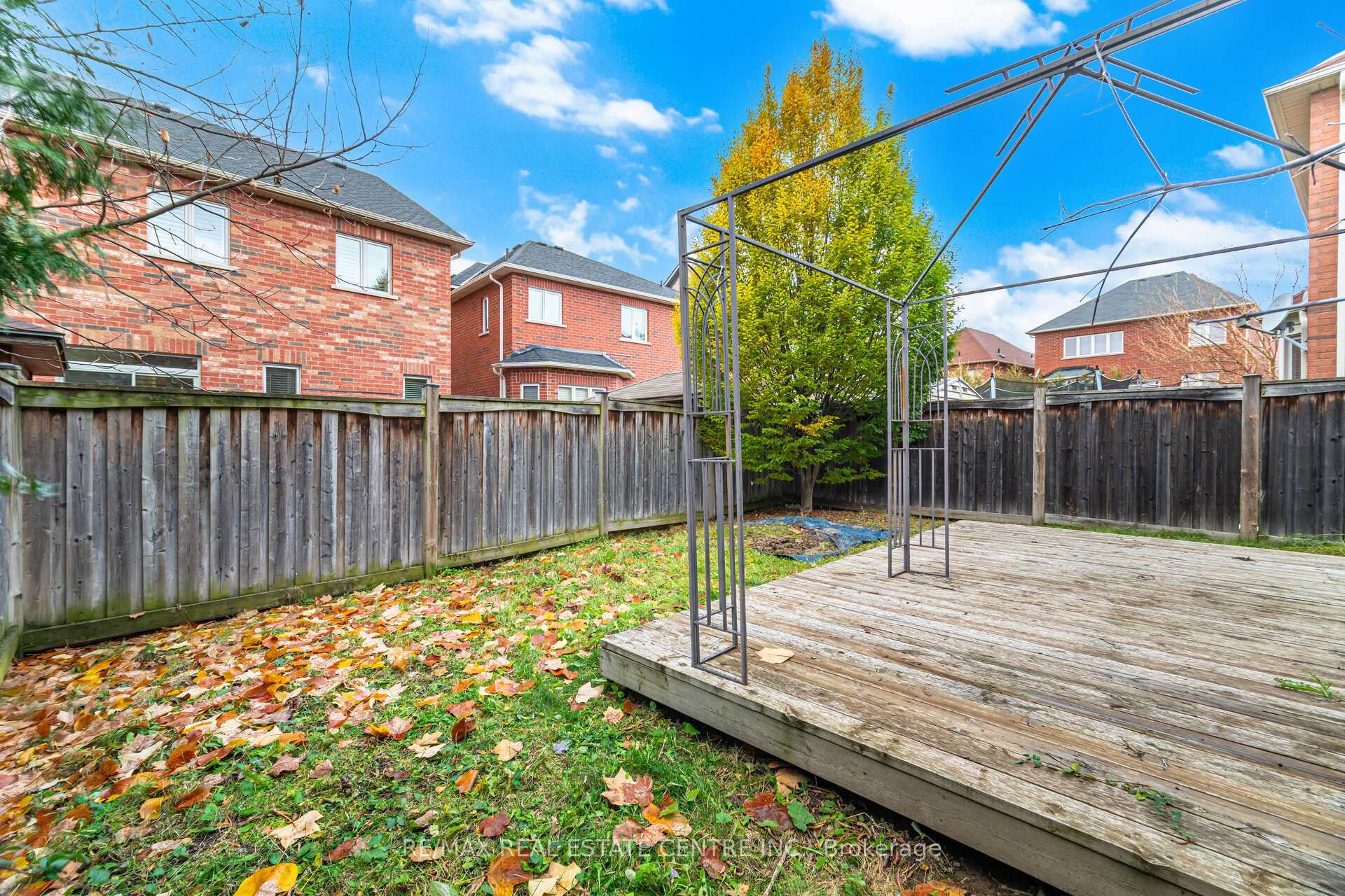 Photo 47 of Unit Upper, 236 giddings Crescent, Milton, Scott — HOMEH