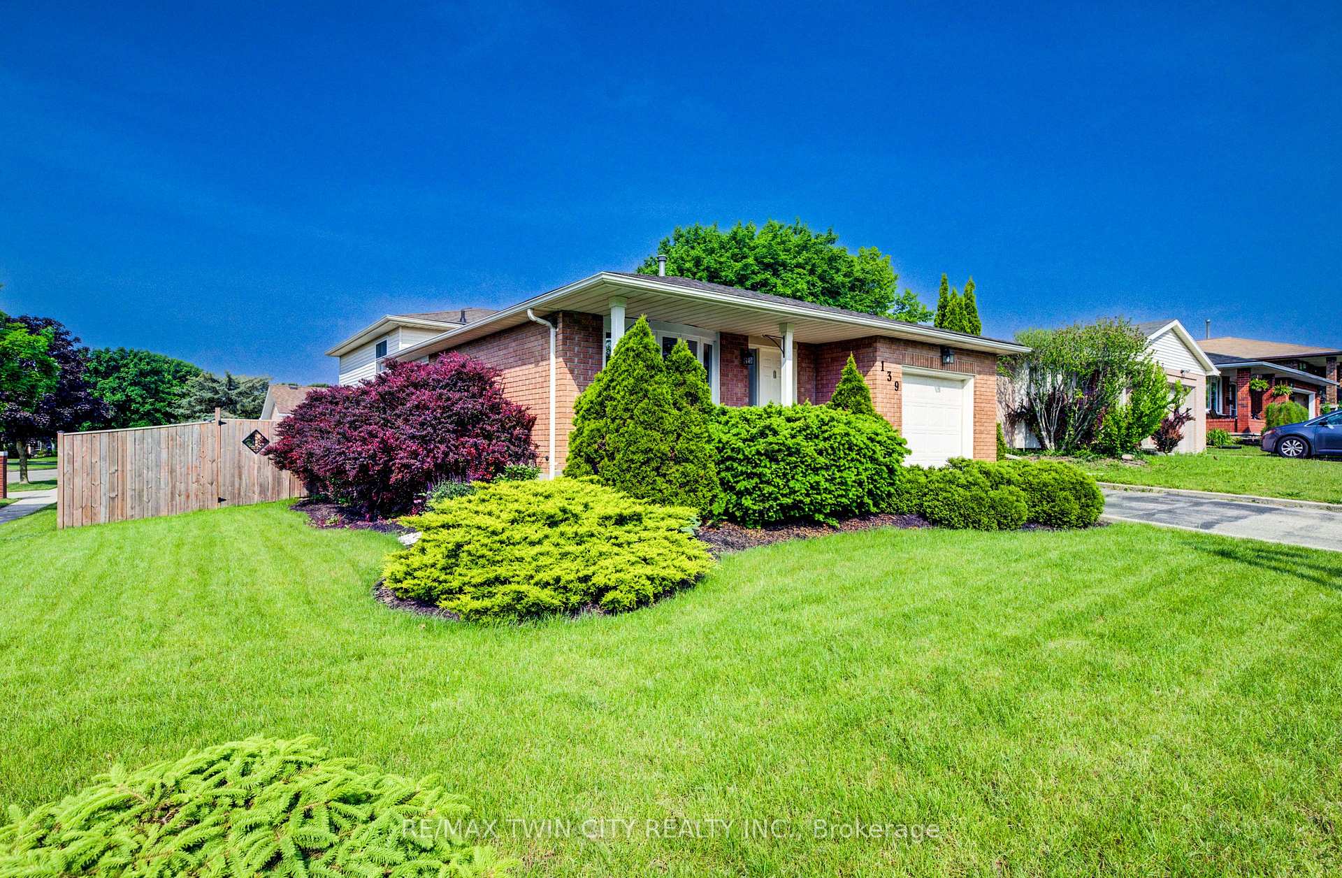 Photo 2 of 139 Brierdale Drive, Kitchener — HOMEH