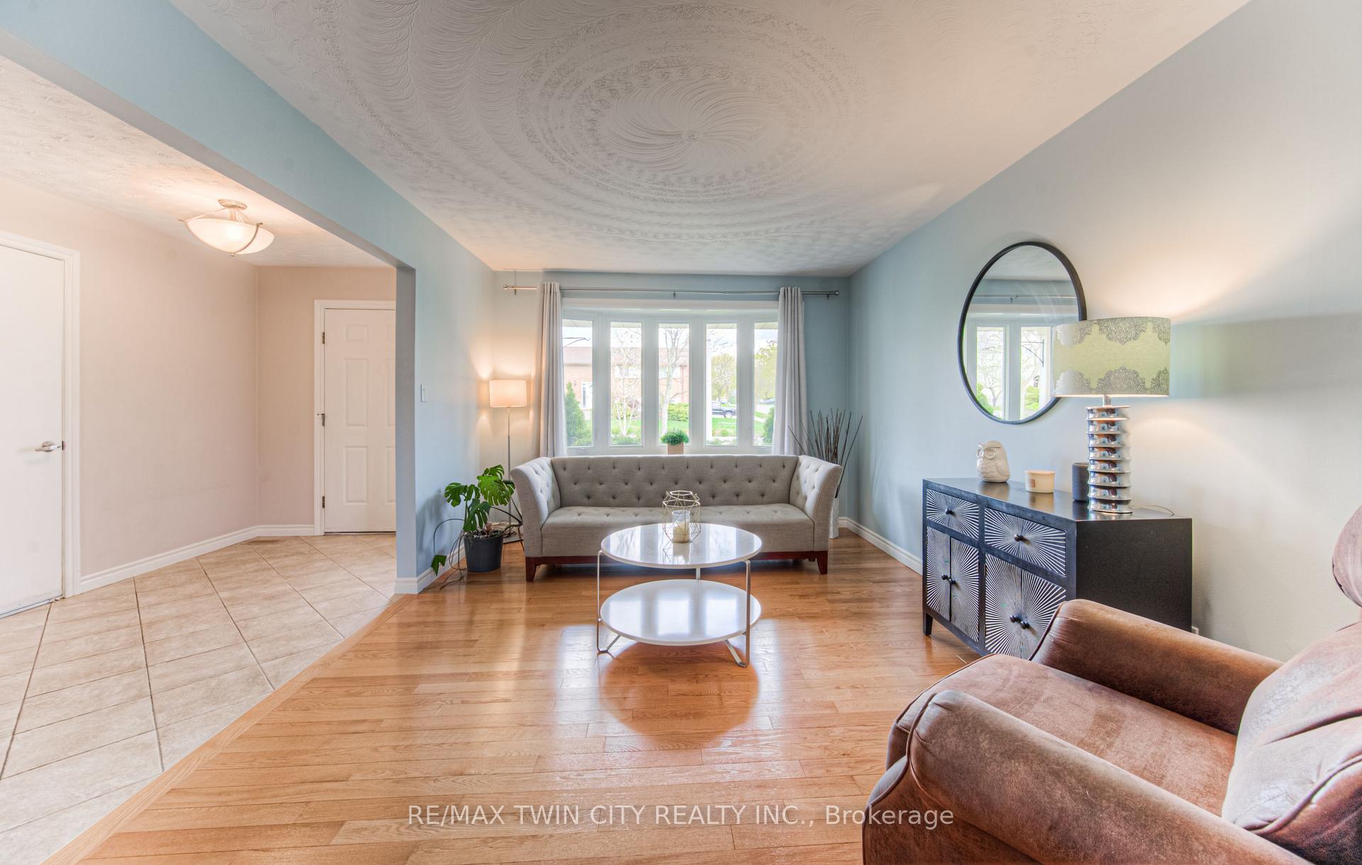 Photo 3 of 139 Brierdale Drive, Kitchener — HOMEH