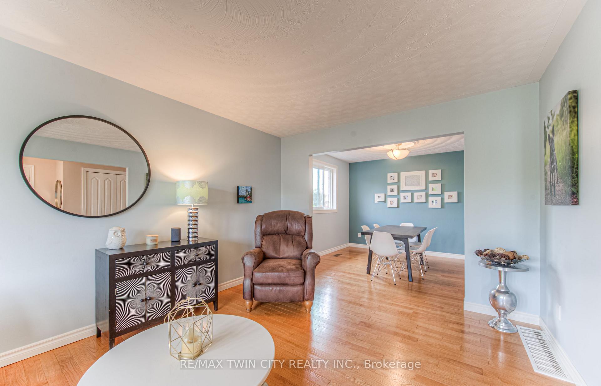 Photo 5 of 139 Brierdale Drive, Kitchener — HOMEH