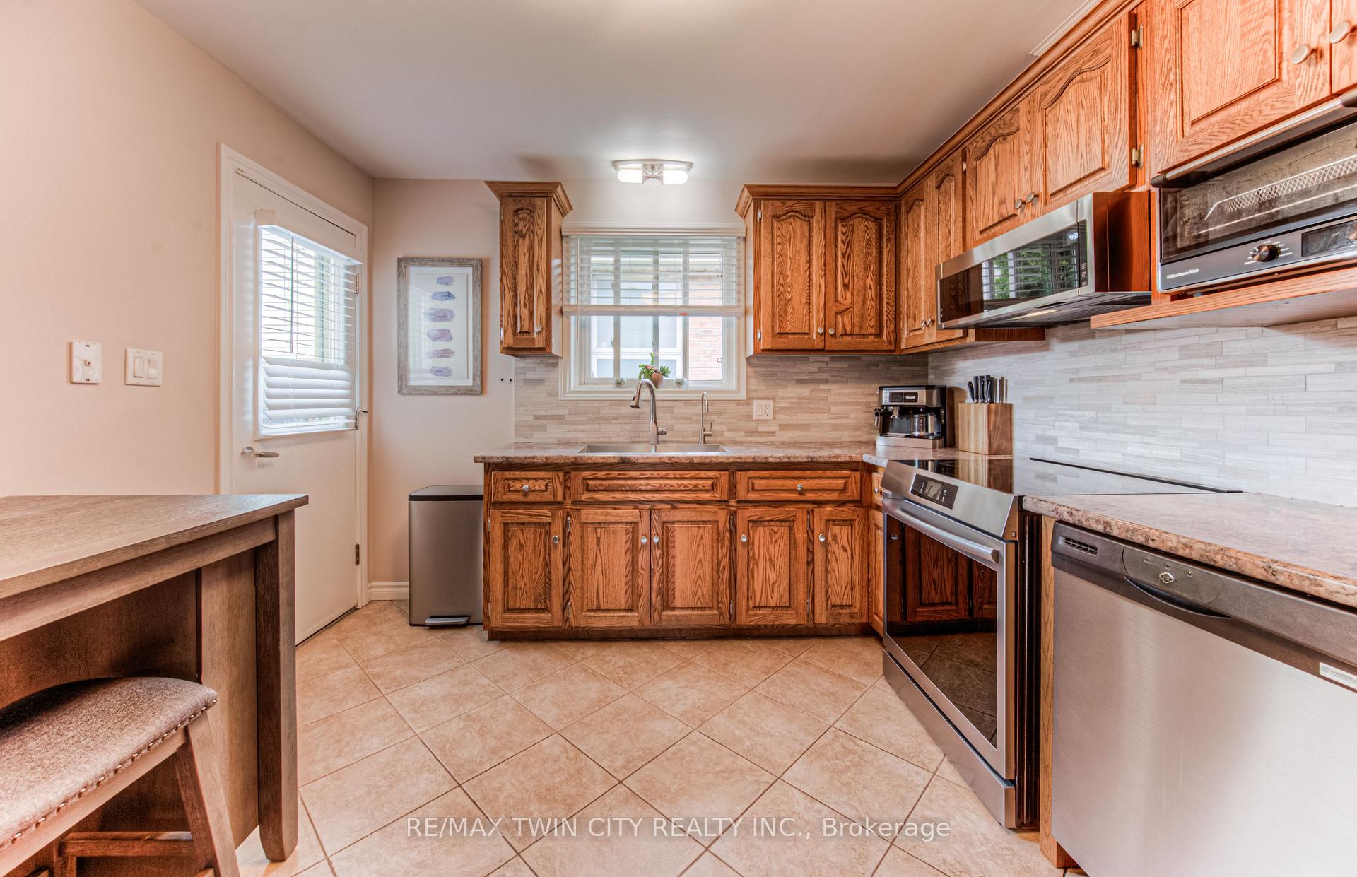 Photo 9 of 139 Brierdale Drive, Kitchener — HOMEH