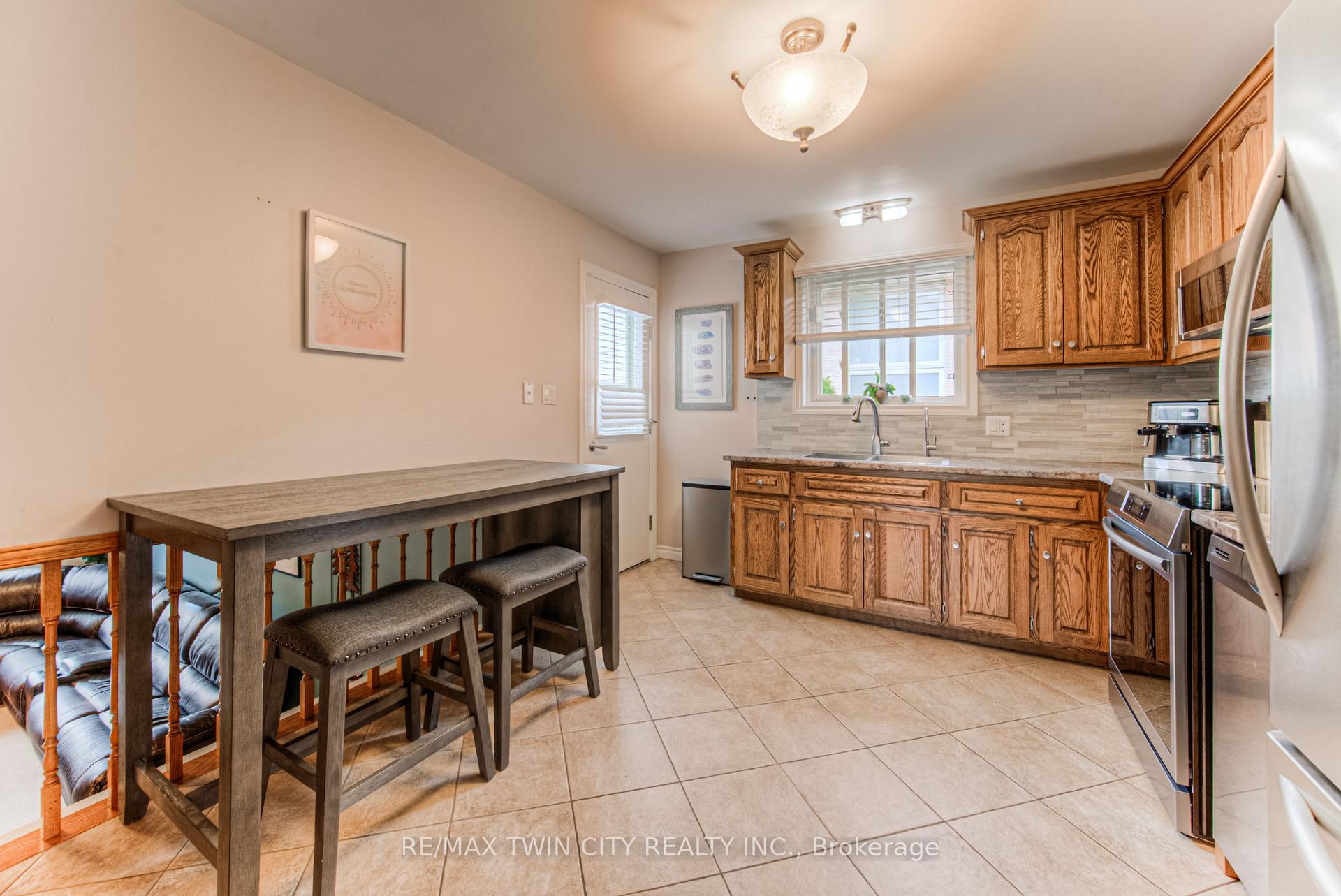 Photo 10 of 139 Brierdale Drive, Kitchener — HOMEH