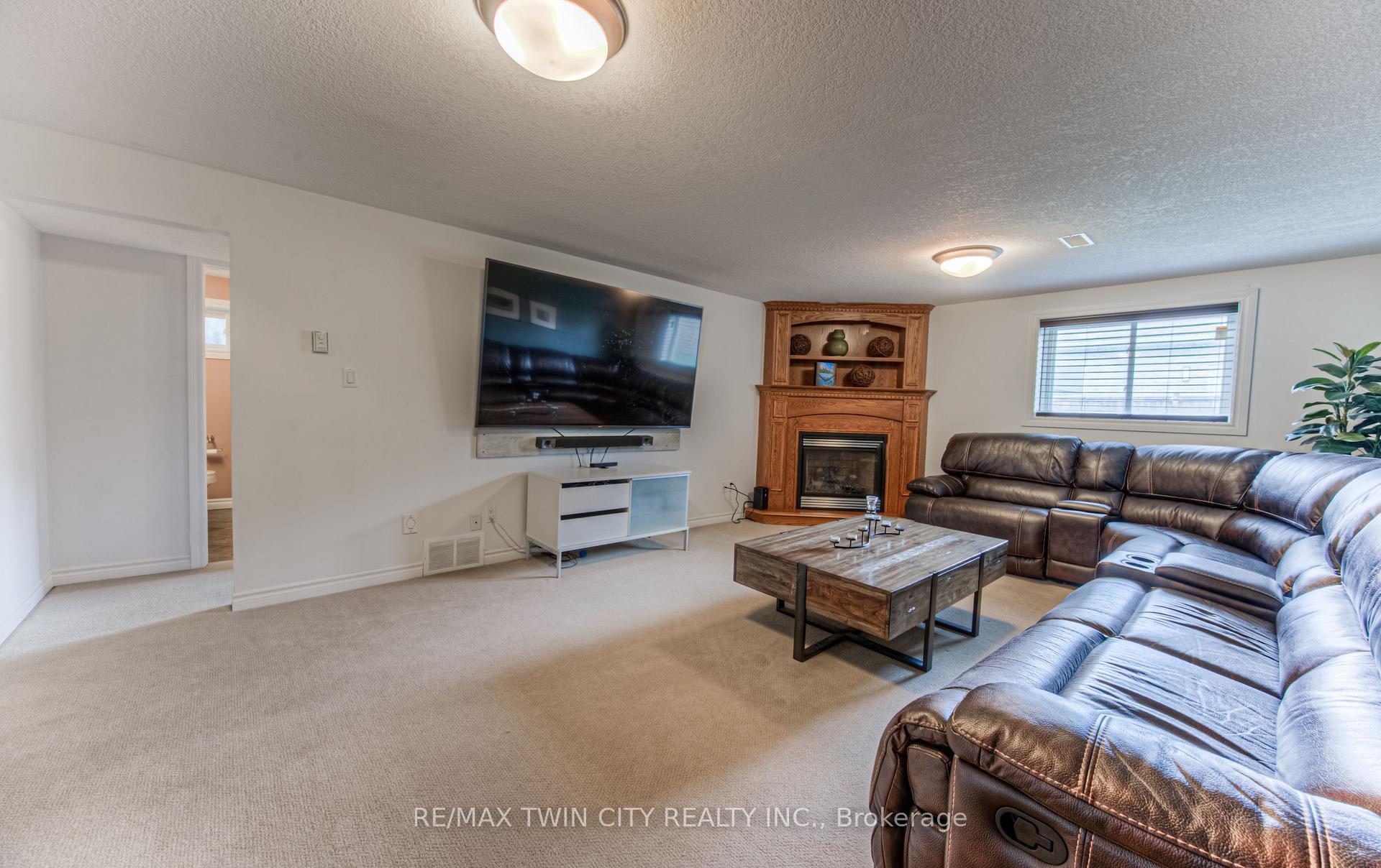 Photo 16 of 139 Brierdale Drive, Kitchener — HOMEH