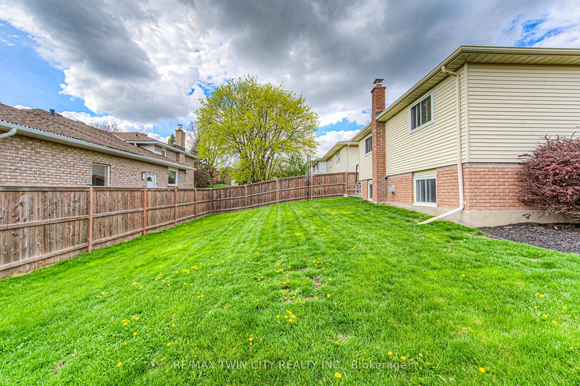 Photo 24 of 139 Brierdale Drive, Kitchener — HOMEH