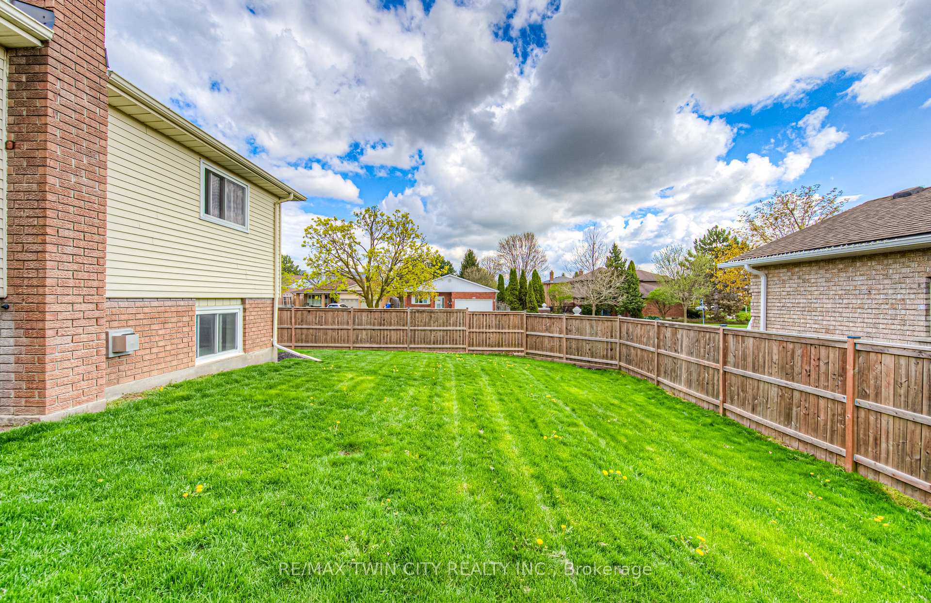 Photo 25 of 139 Brierdale Drive, Kitchener — HOMEH