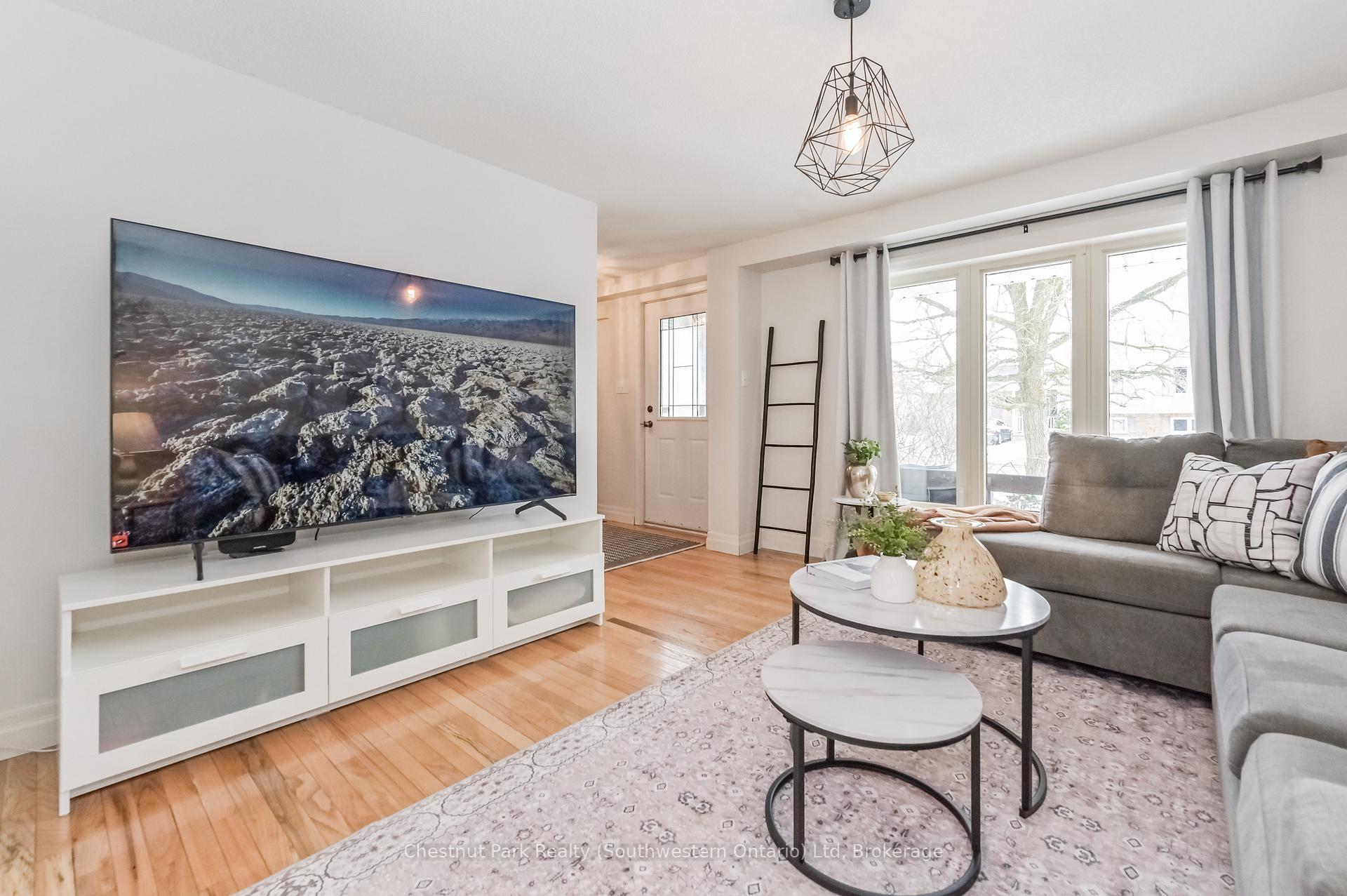 Photo 9 of 139 Miller Crescent, Minto — HOMEH