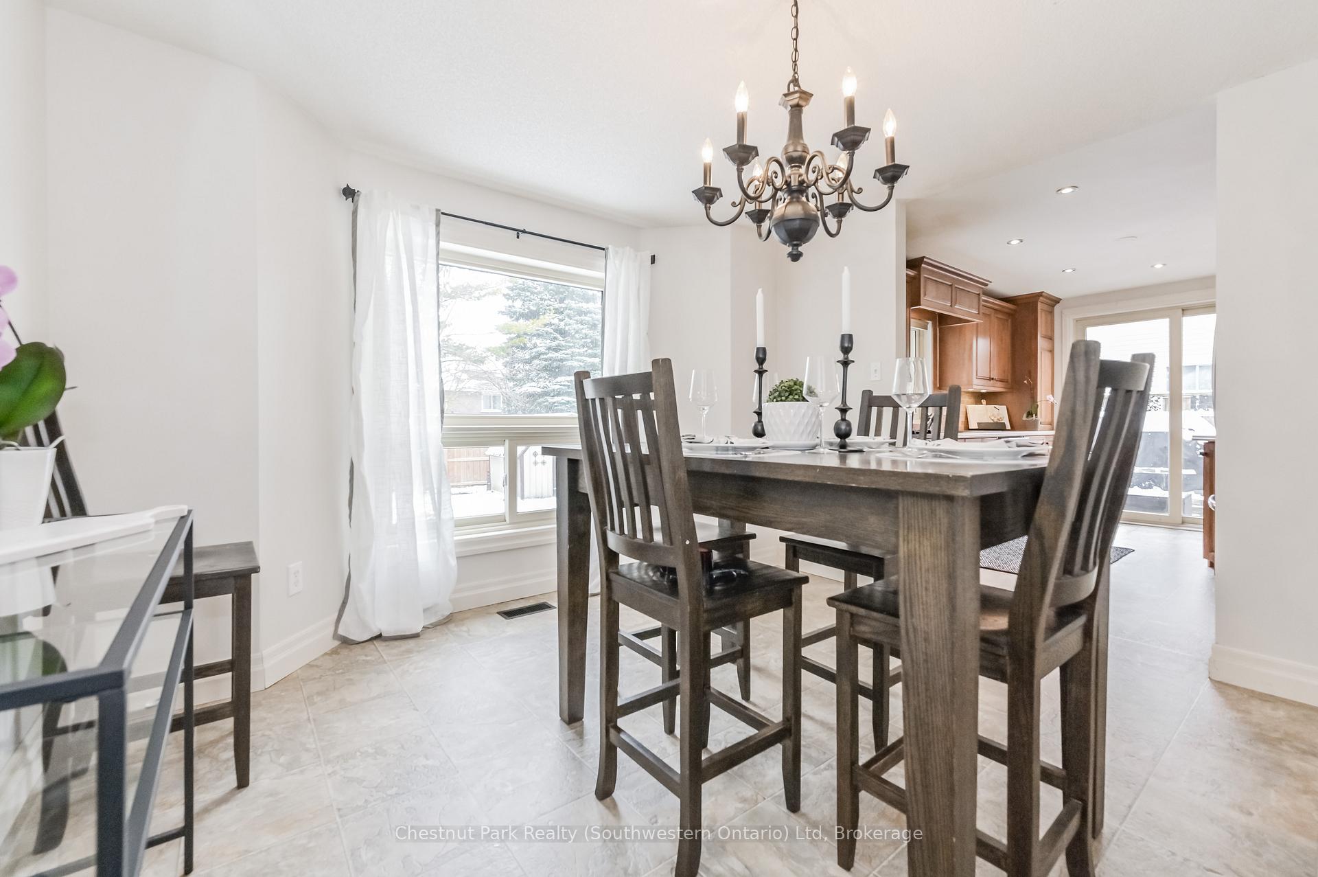 Photo 11 of 139 Miller Crescent, Minto — HOMEH