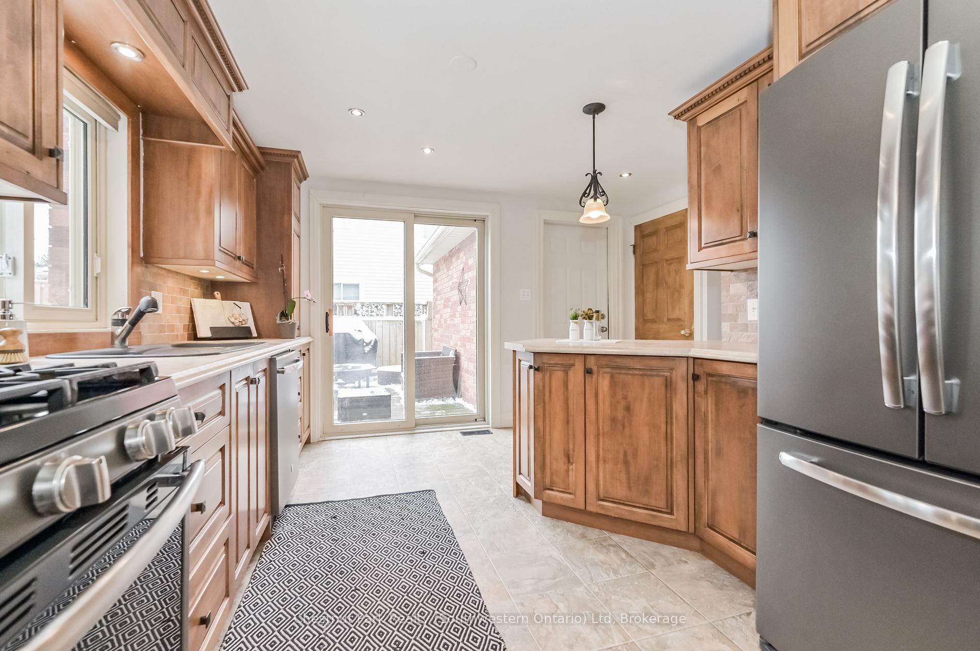 Photo 15 of 139 Miller Crescent, Minto — HOMEH