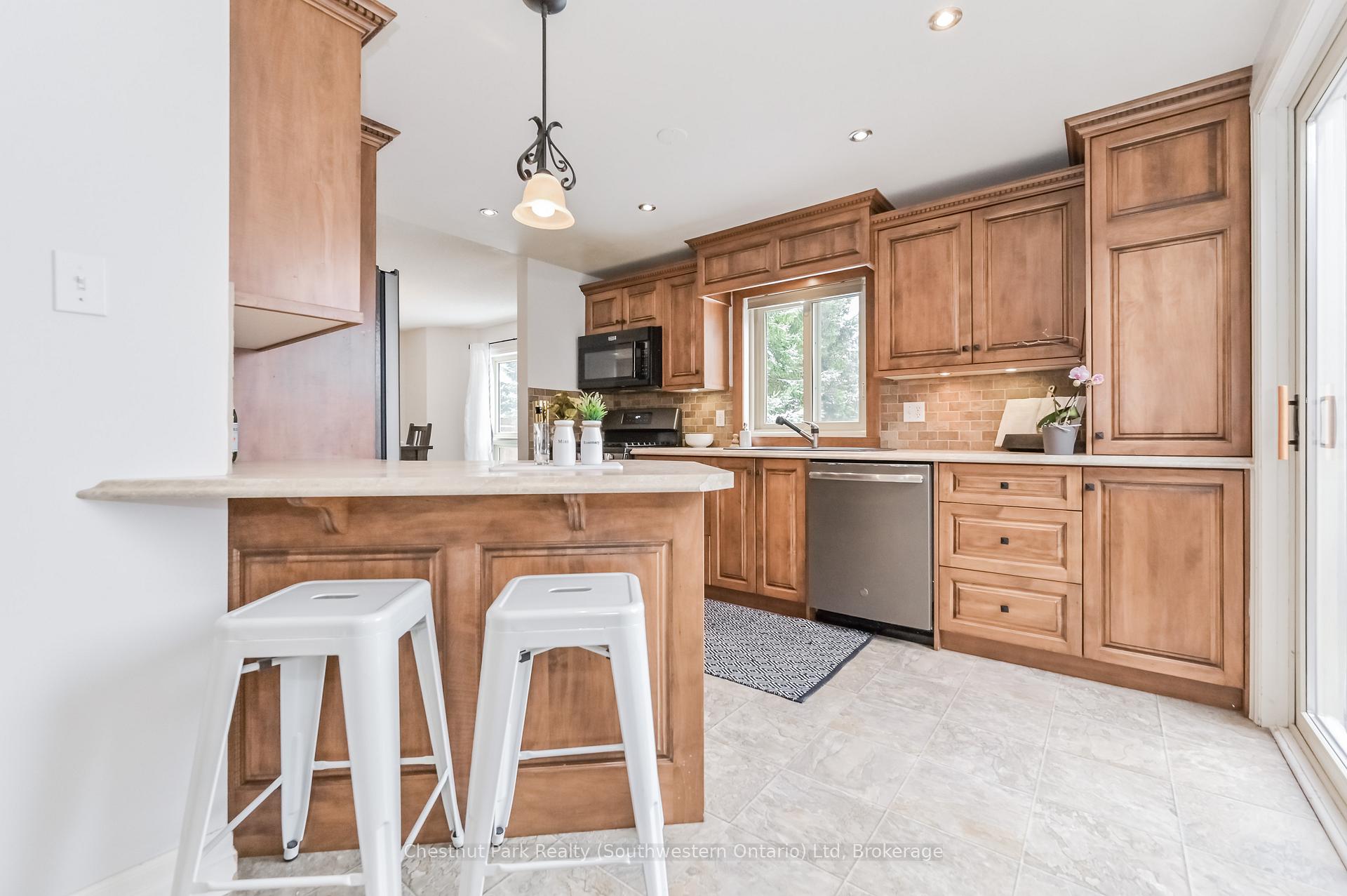 Photo 16 of 139 Miller Crescent, Minto — HOMEH