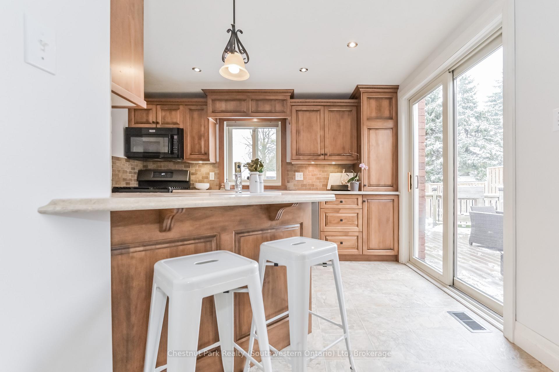 Photo 17 of 139 Miller Crescent, Minto — HOMEH