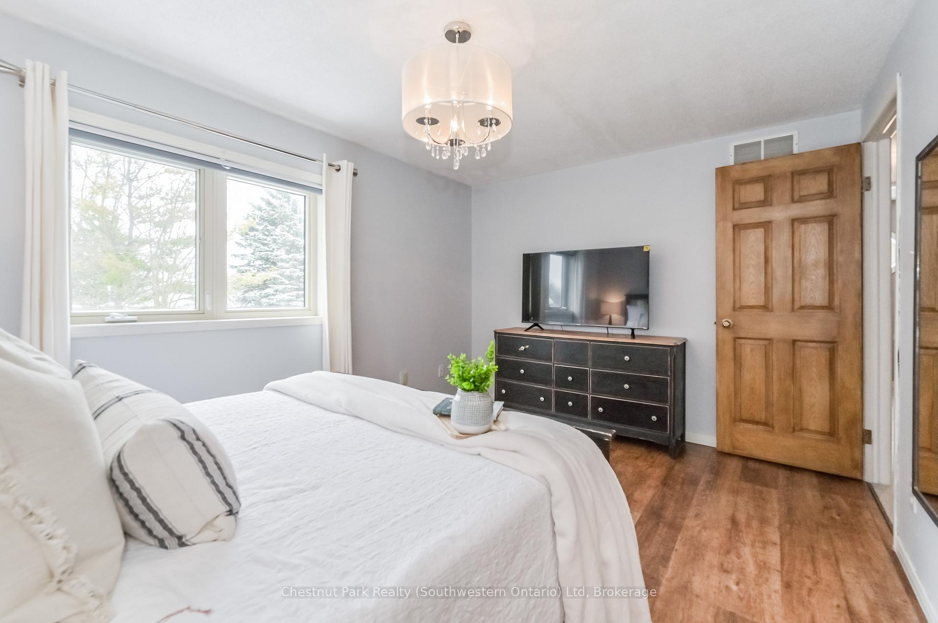 Photo 25 of 139 Miller Crescent, Minto — HOMEH