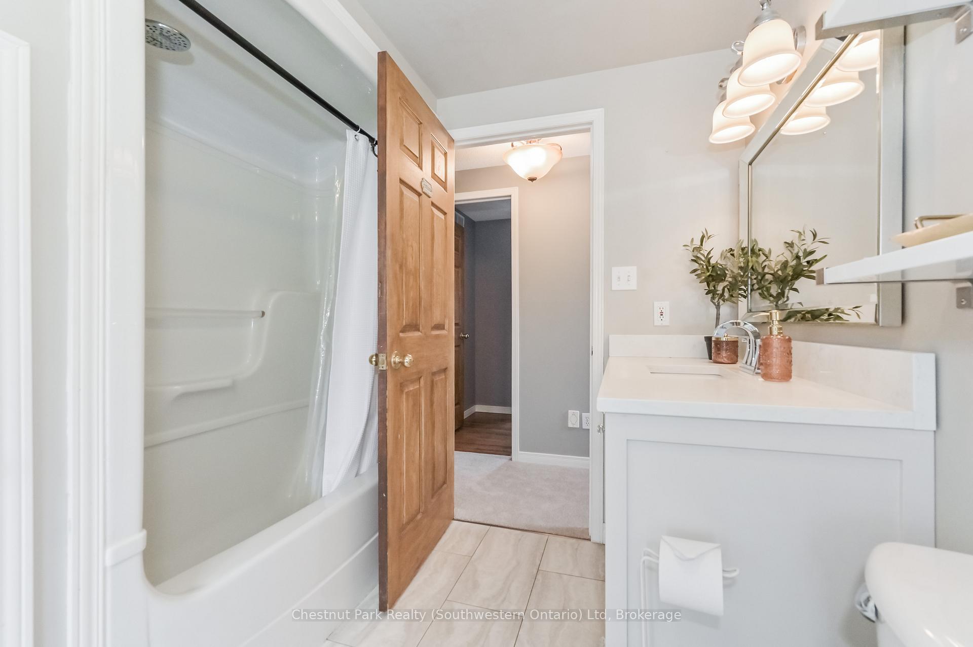 Photo 27 of 139 Miller Crescent, Minto — HOMEH