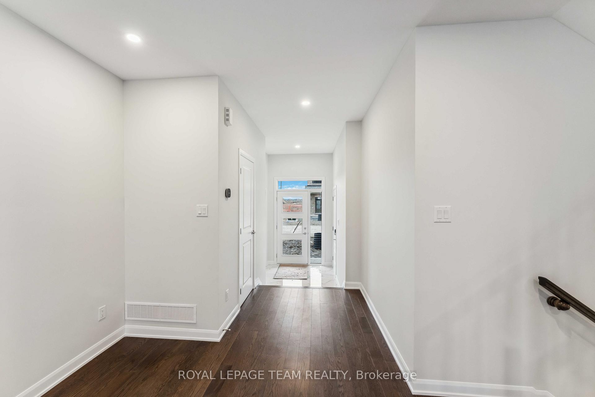 Photo 3 of 733 Fairline Row, Ottawa, Kanata - Emerald Meadows/Trailwest — HOMEH