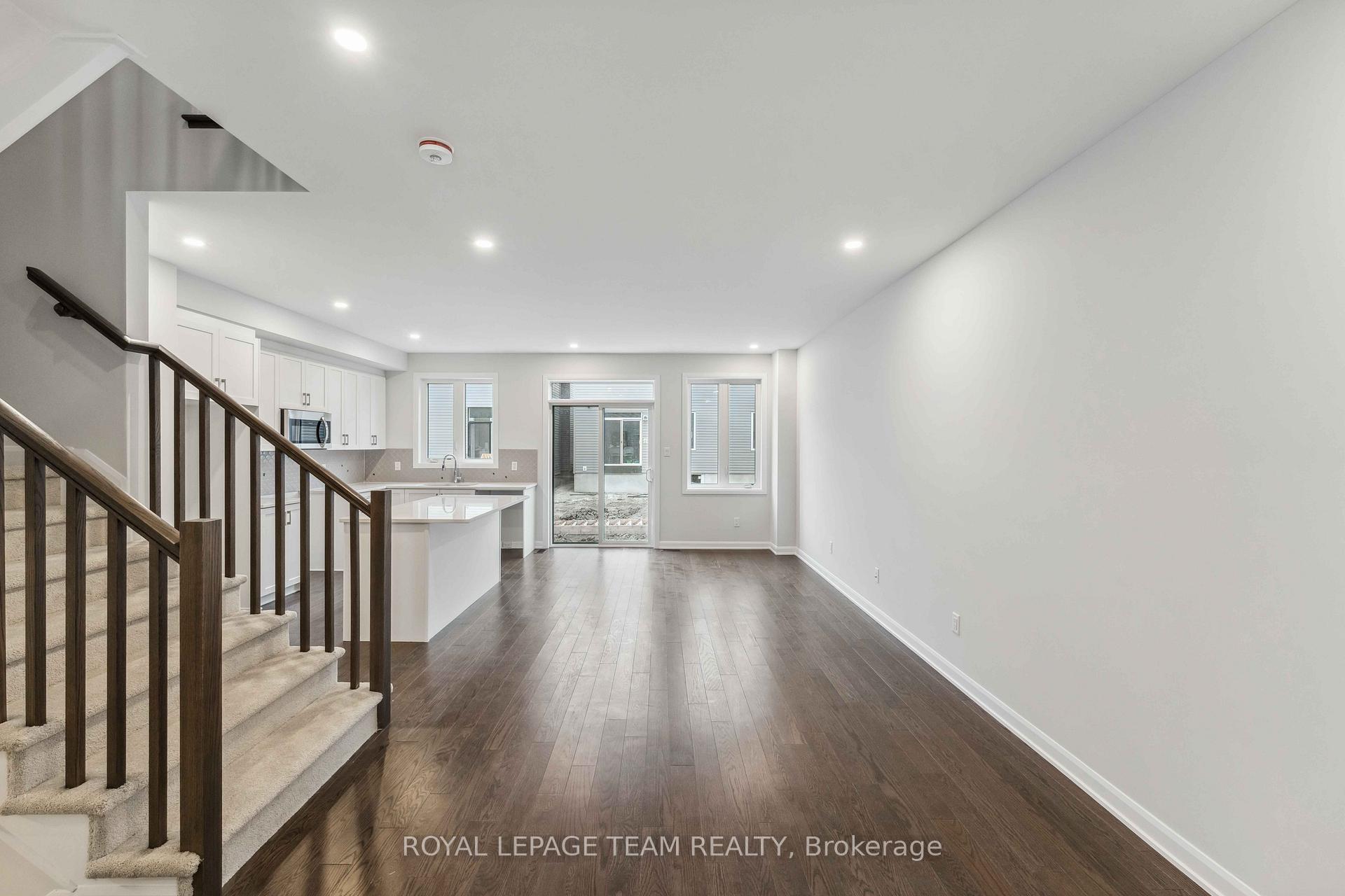 Photo 4 of 733 Fairline Row, Ottawa, Kanata - Emerald Meadows/Trailwest — HOMEH