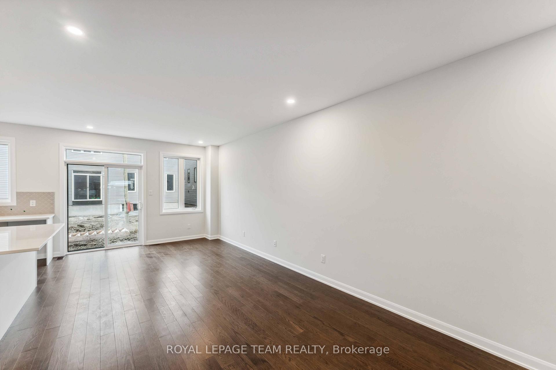 Photo 5 of 733 Fairline Row, Ottawa, Kanata - Emerald Meadows/Trailwest — HOMEH
