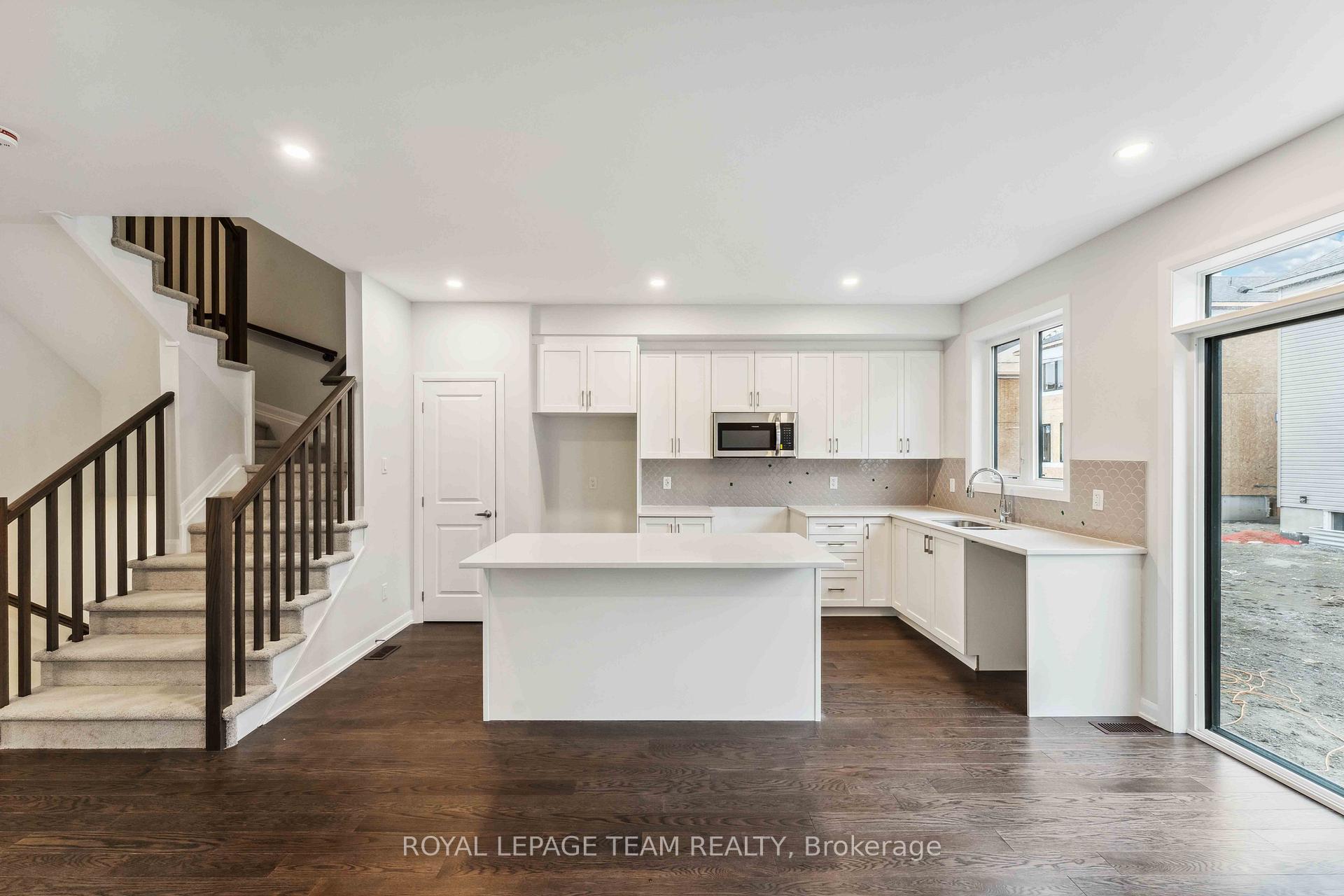 Photo 6 of 733 Fairline Row, Ottawa, Kanata - Emerald Meadows/Trailwest — HOMEH