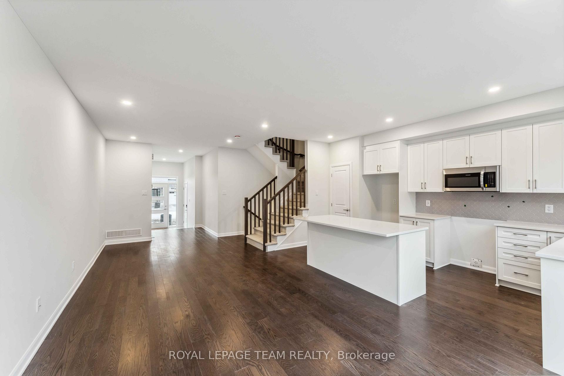Photo 7 of 733 Fairline Row, Ottawa, Kanata - Emerald Meadows/Trailwest — HOMEH