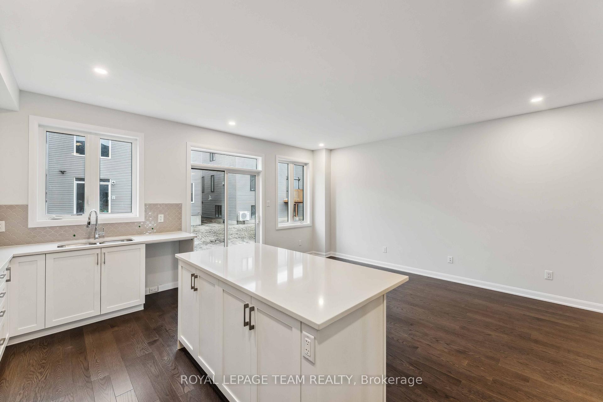 Photo 8 of 733 Fairline Row, Ottawa, Kanata - Emerald Meadows/Trailwest — HOMEH