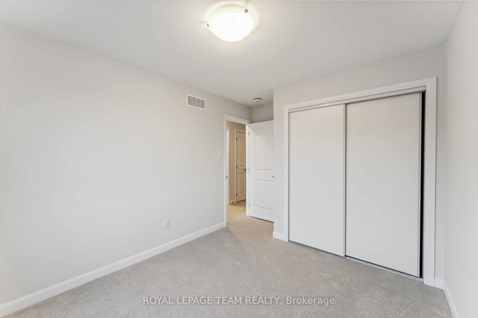 Photo 15 of 733 Fairline Row, Ottawa, Kanata - Emerald Meadows/Trailwest — HOMEH