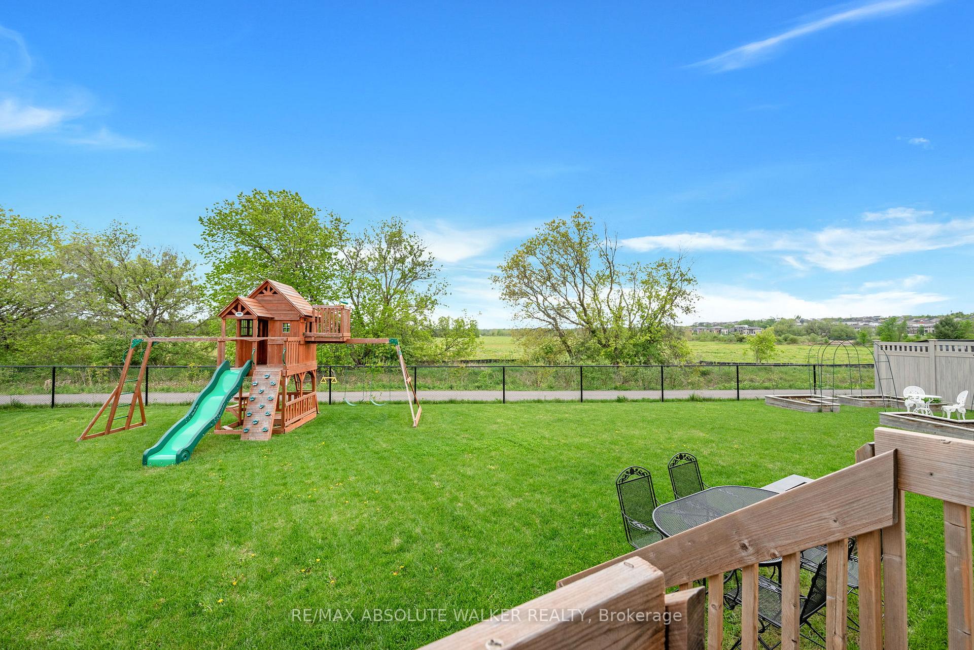 Photo 34 of 27 Eramosa Crescent, Ottawa, Kanata - Kanata Lakes/Heritage Hills — HOMEH