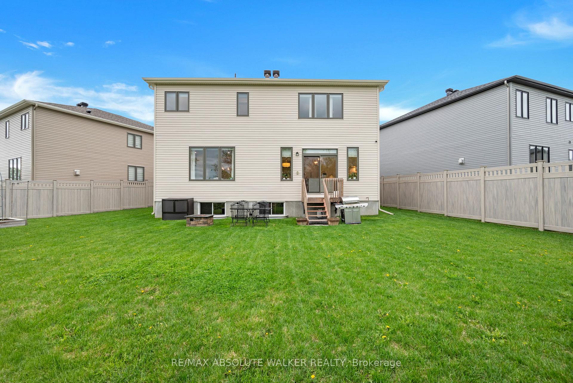 Photo 35 of 27 Eramosa Crescent, Ottawa, Kanata - Kanata Lakes/Heritage Hills — HOMEH