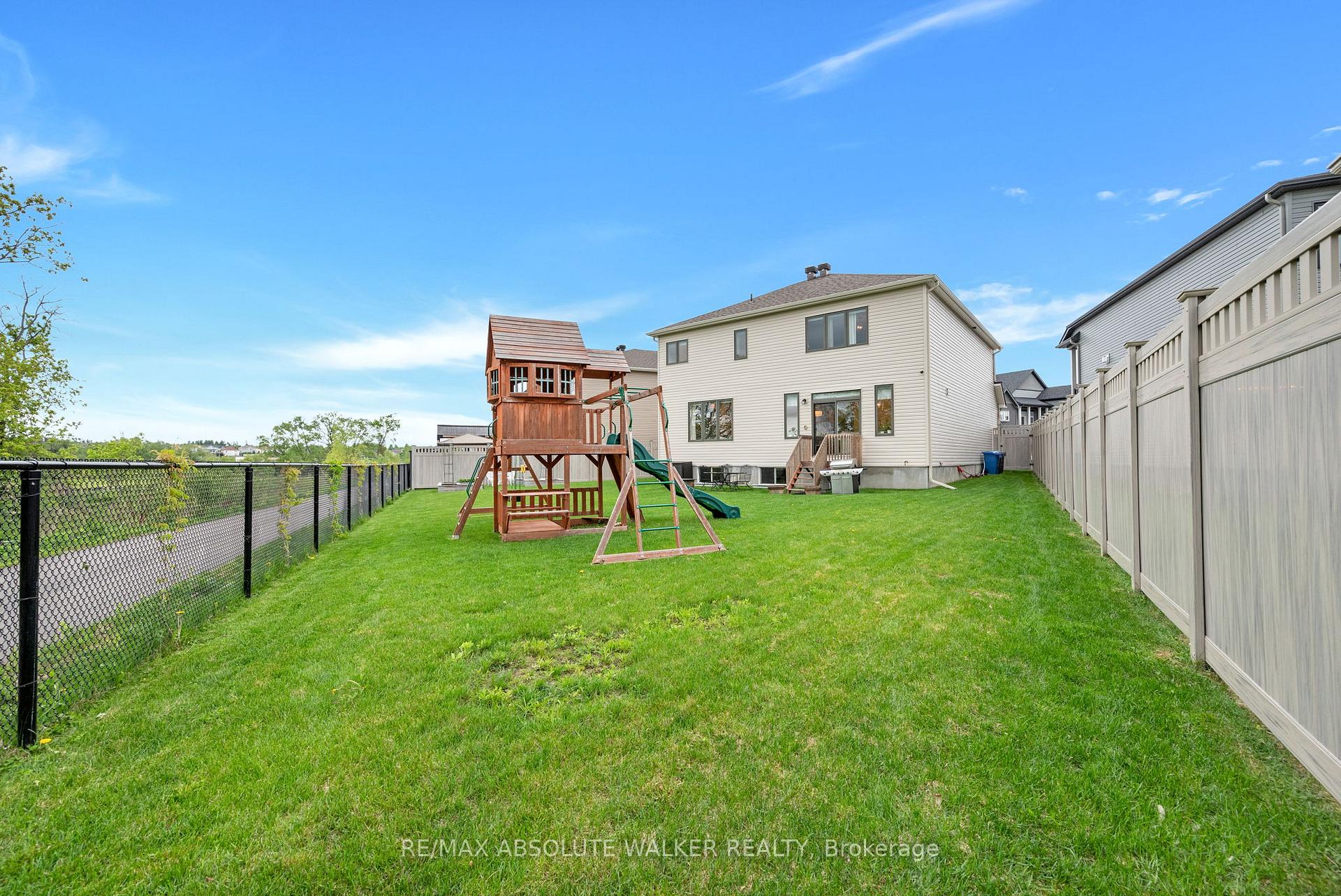 Photo 36 of 27 Eramosa Crescent, Ottawa, Kanata - Kanata Lakes/Heritage Hills — HOMEH