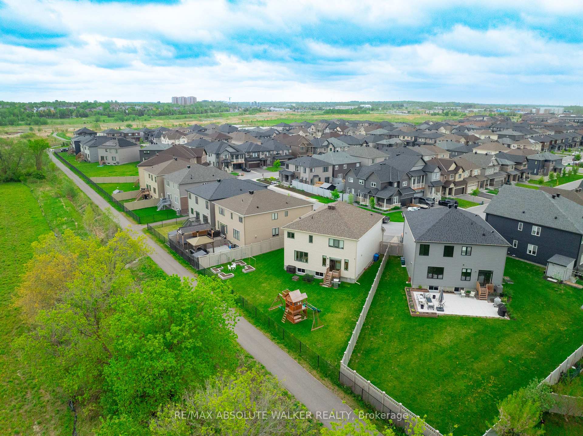 Photo 40 of 27 Eramosa Crescent, Ottawa, Kanata - Kanata Lakes/Heritage Hills — HOMEH