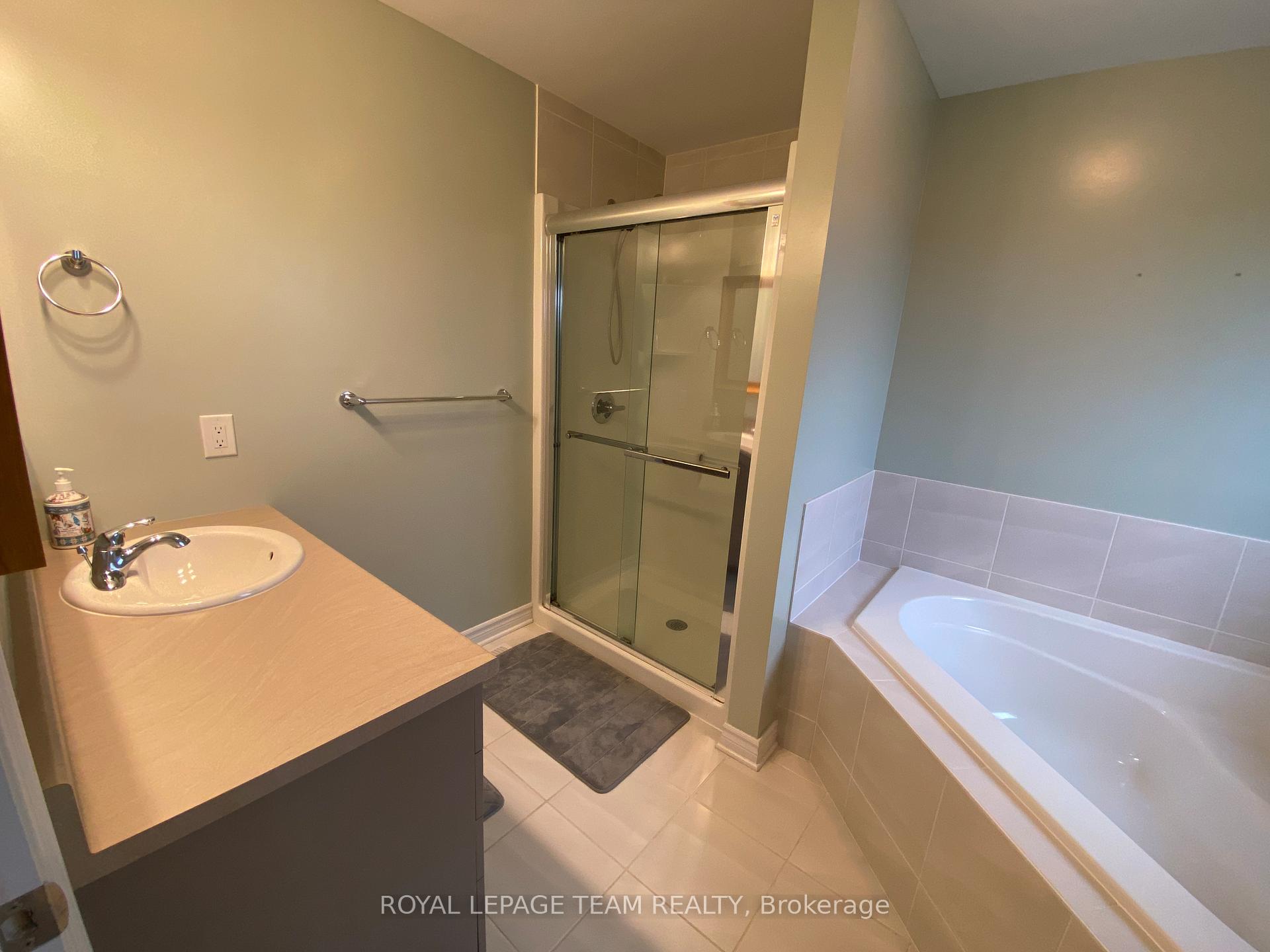 Photo 15 of 418 Barrick Hill Road, Ottawa, Kanata - Emerald Meadows/Trailwest — HOMEH