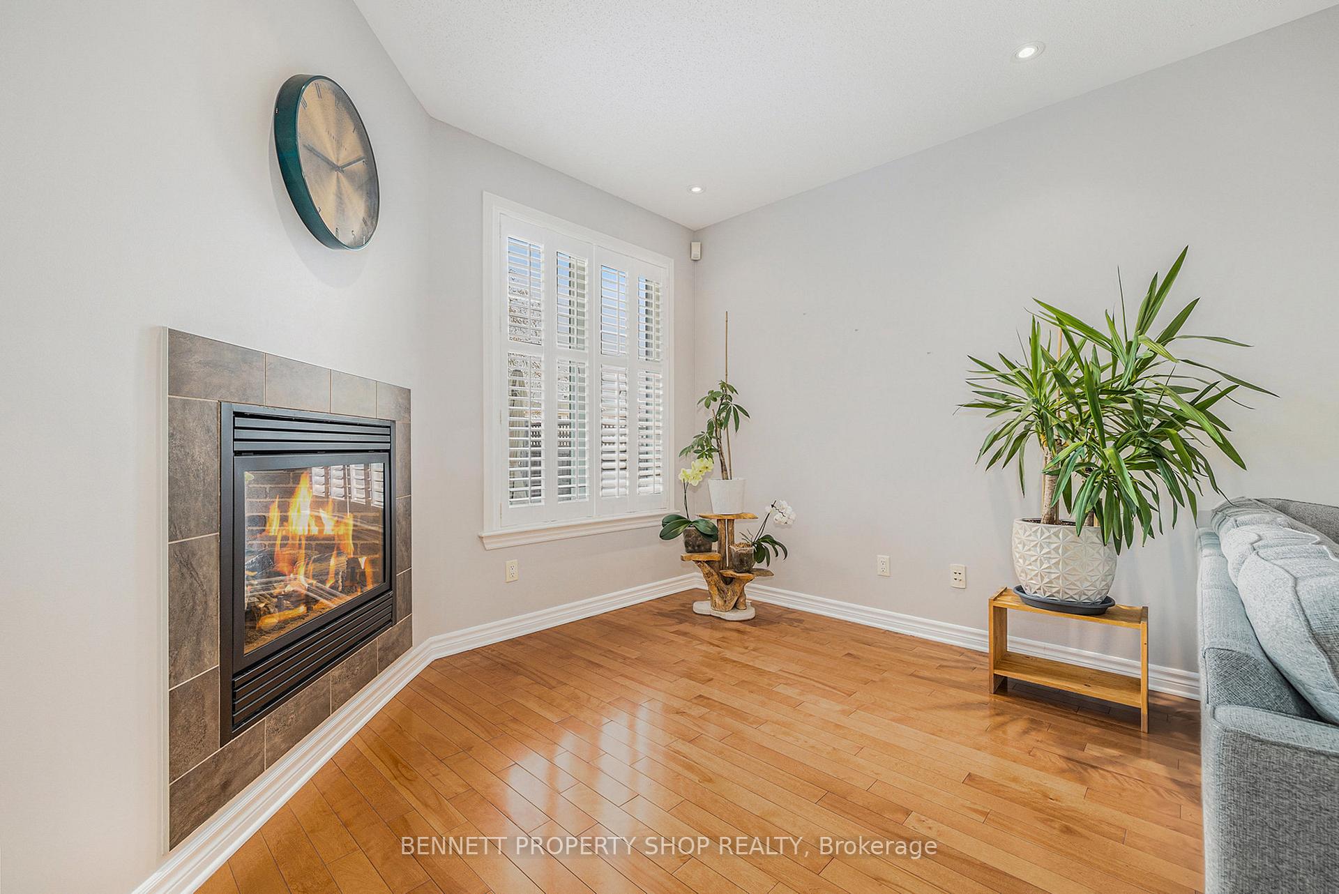 Photo 4 of 1030 Northgraves Crescent, Ottawa, Kanata - Emerald Meadows/Trailwest — HOMEH