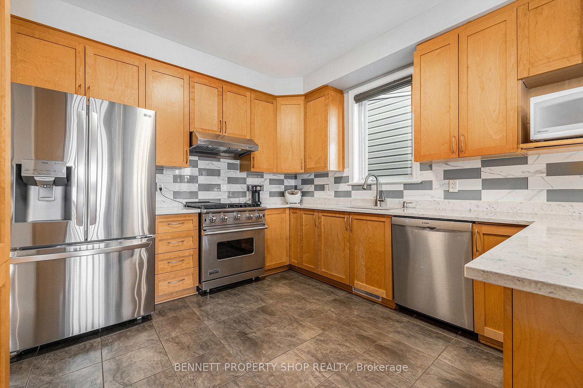 Photo 5 of 1030 Northgraves Crescent, Ottawa, Kanata - Emerald Meadows/Trailwest — HOMEH