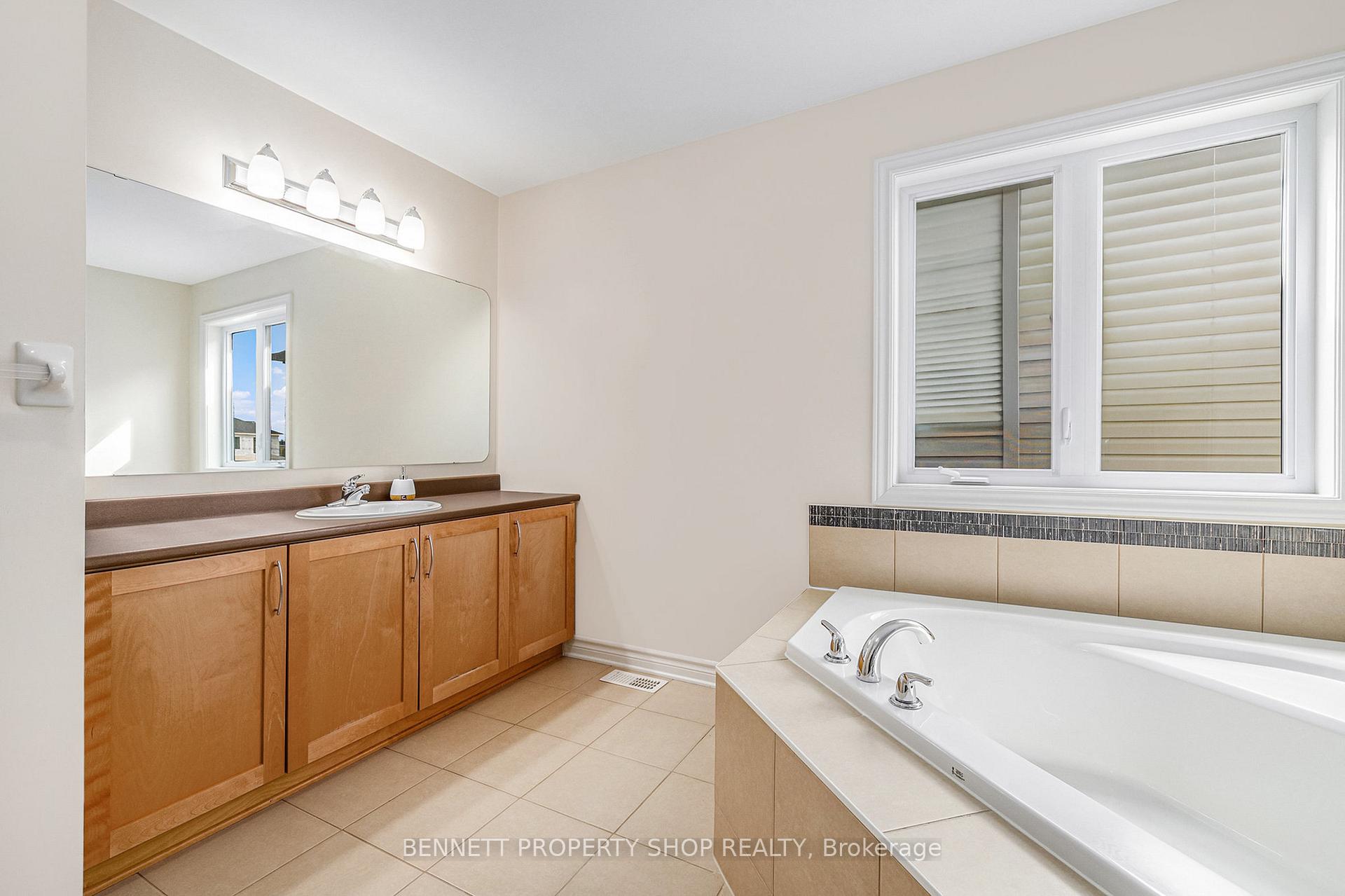 Photo 11 of 1030 Northgraves Crescent, Ottawa, Kanata - Emerald Meadows/Trailwest — HOMEH