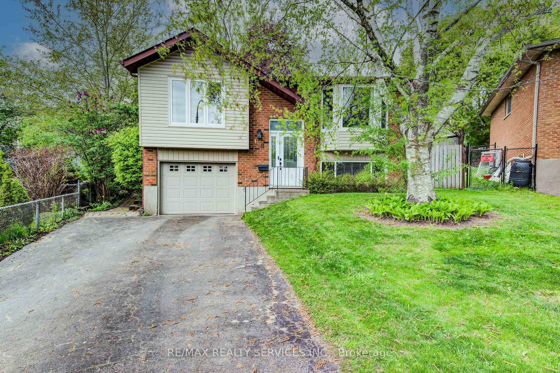 Photo 1 of 128 Albion Court, Kitchener — HOMEH