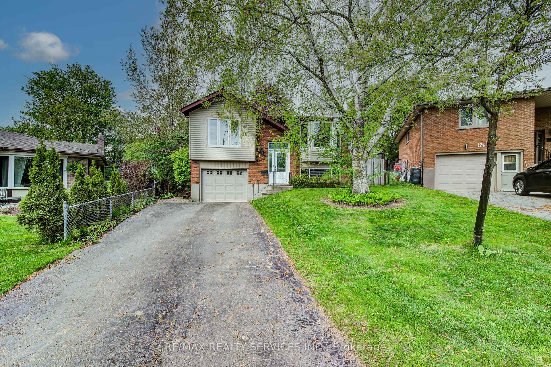 Photo 2 of 128 Albion Court, Kitchener — HOMEH