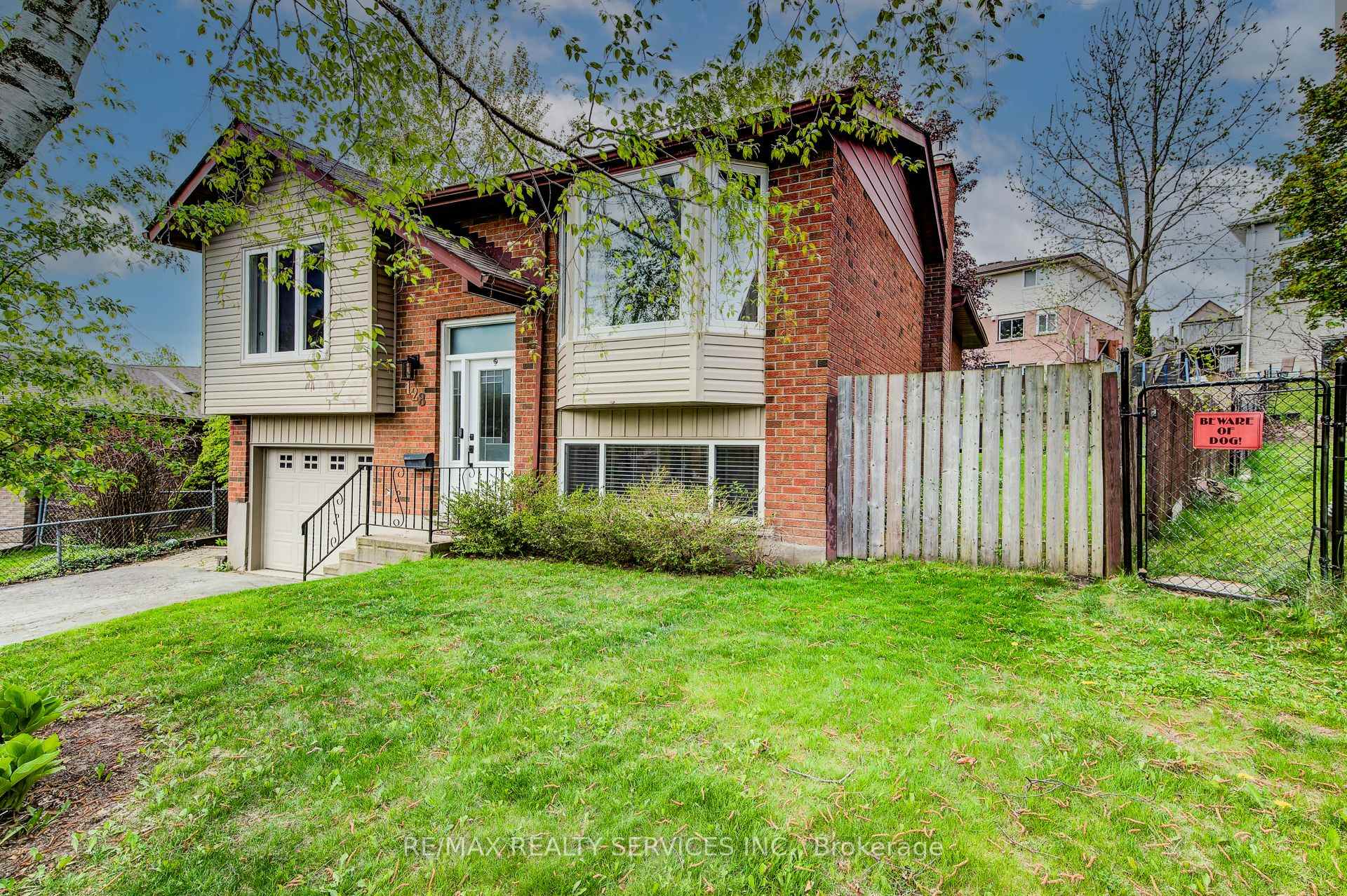 Photo 3 of 128 Albion Court, Kitchener — HOMEH