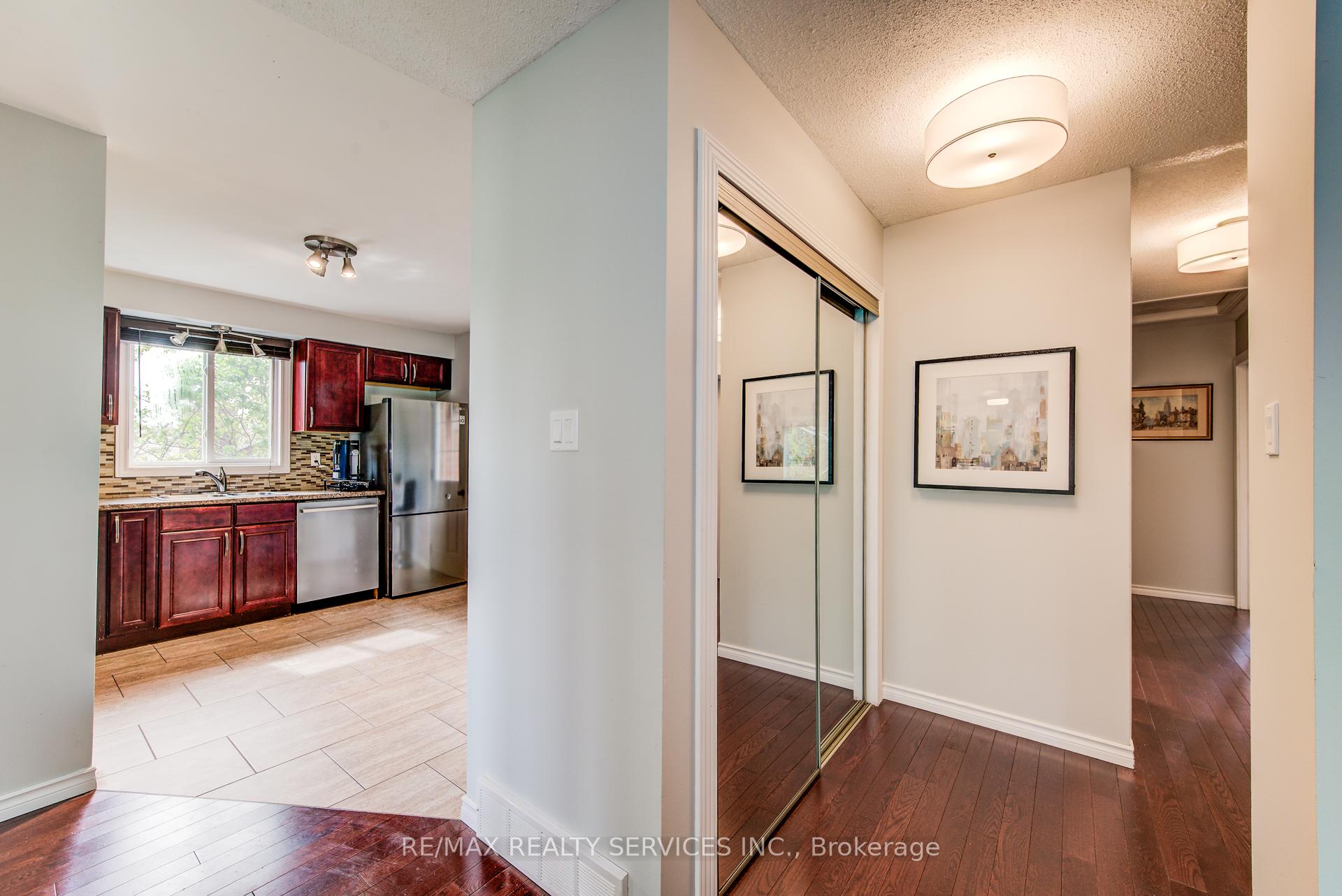Photo 13 of 128 Albion Court, Kitchener — HOMEH