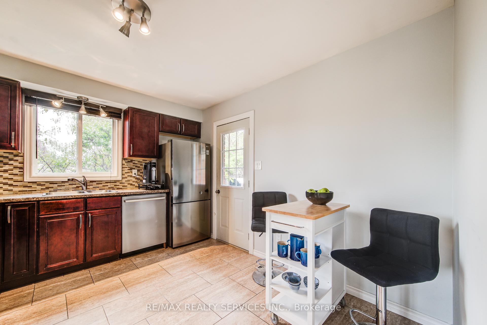 Photo 14 of 128 Albion Court, Kitchener — HOMEH