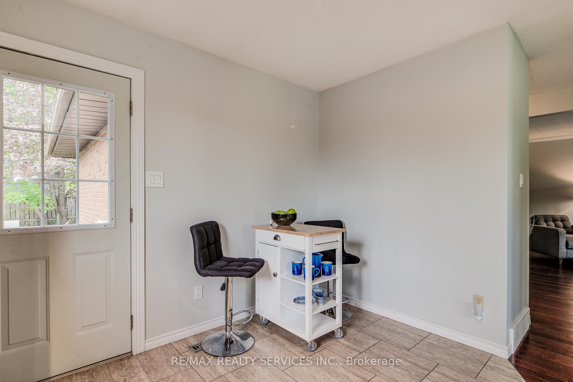 Photo 18 of 128 Albion Court, Kitchener — HOMEH